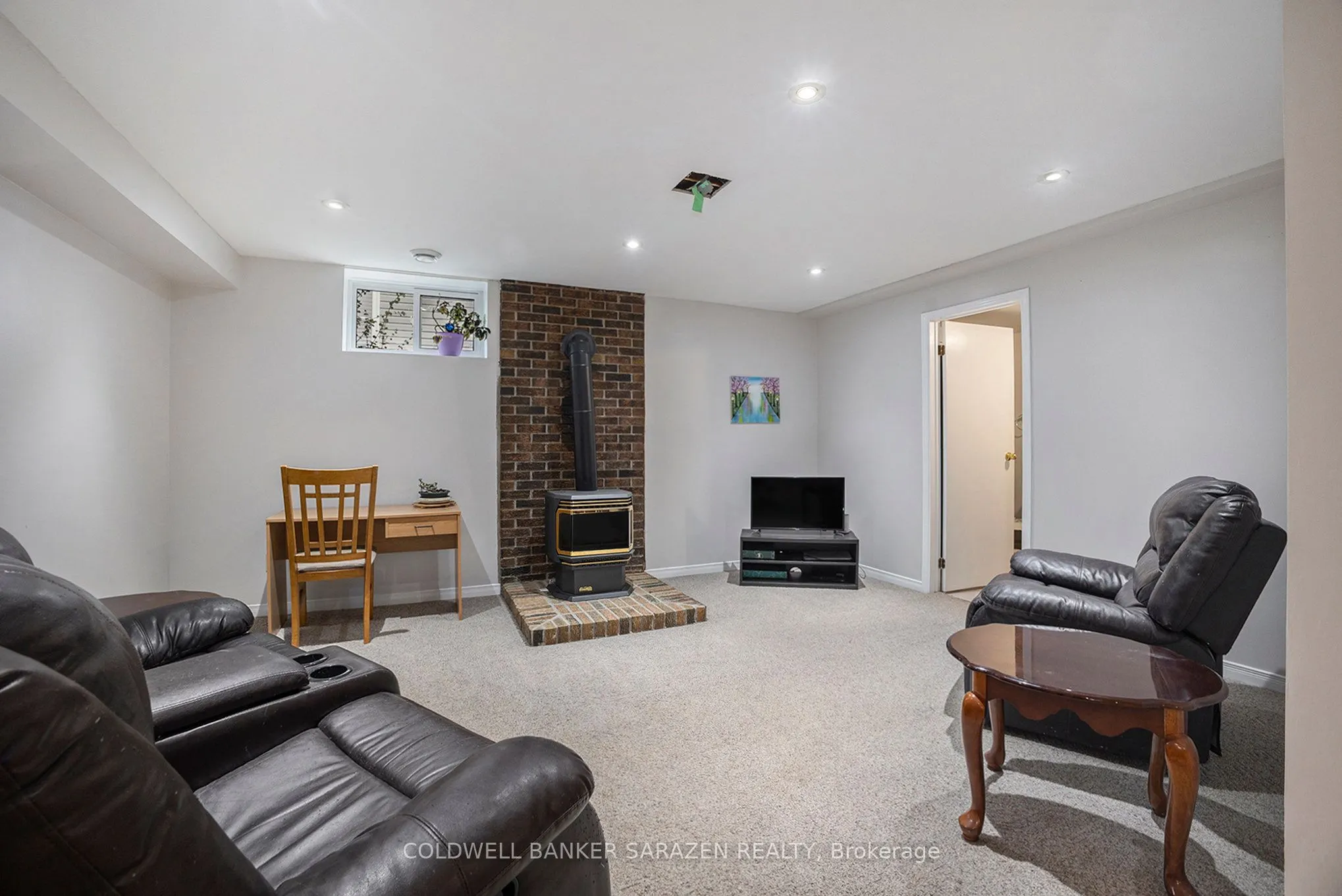 23 Ida Street S