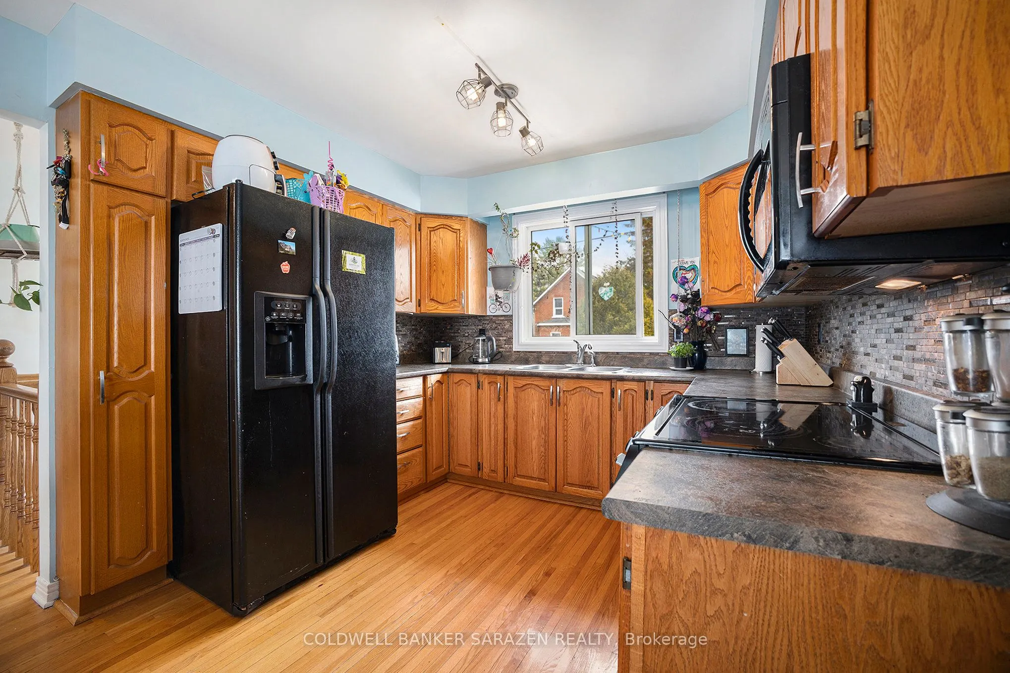 23 Ida Street S
