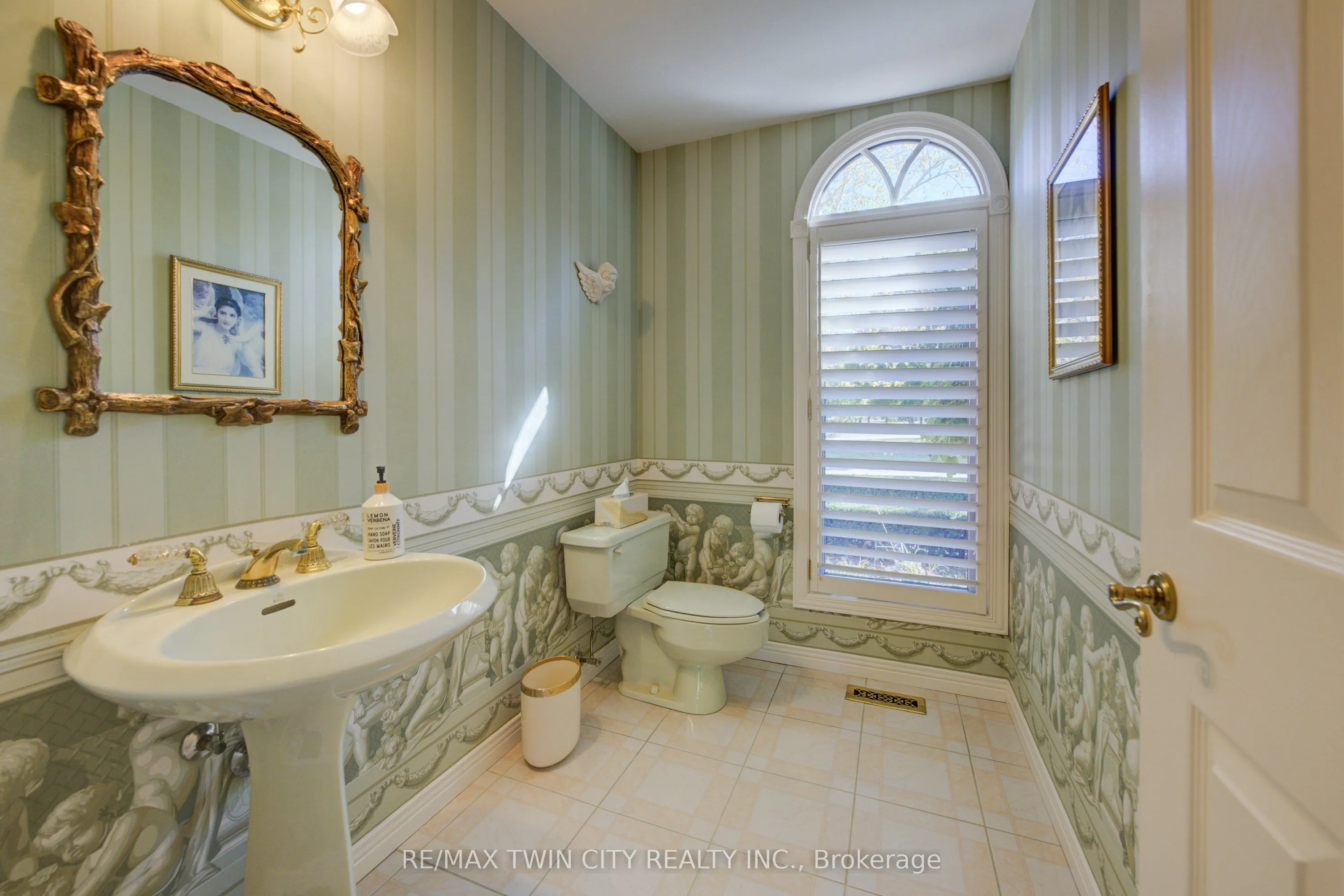 592 Manorwood Court