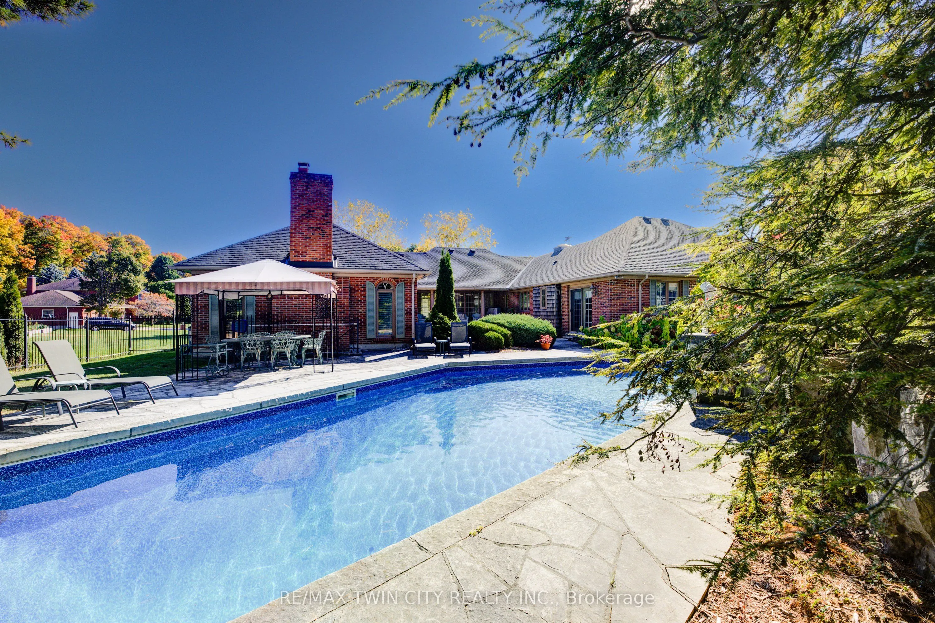 592 Manorwood Court