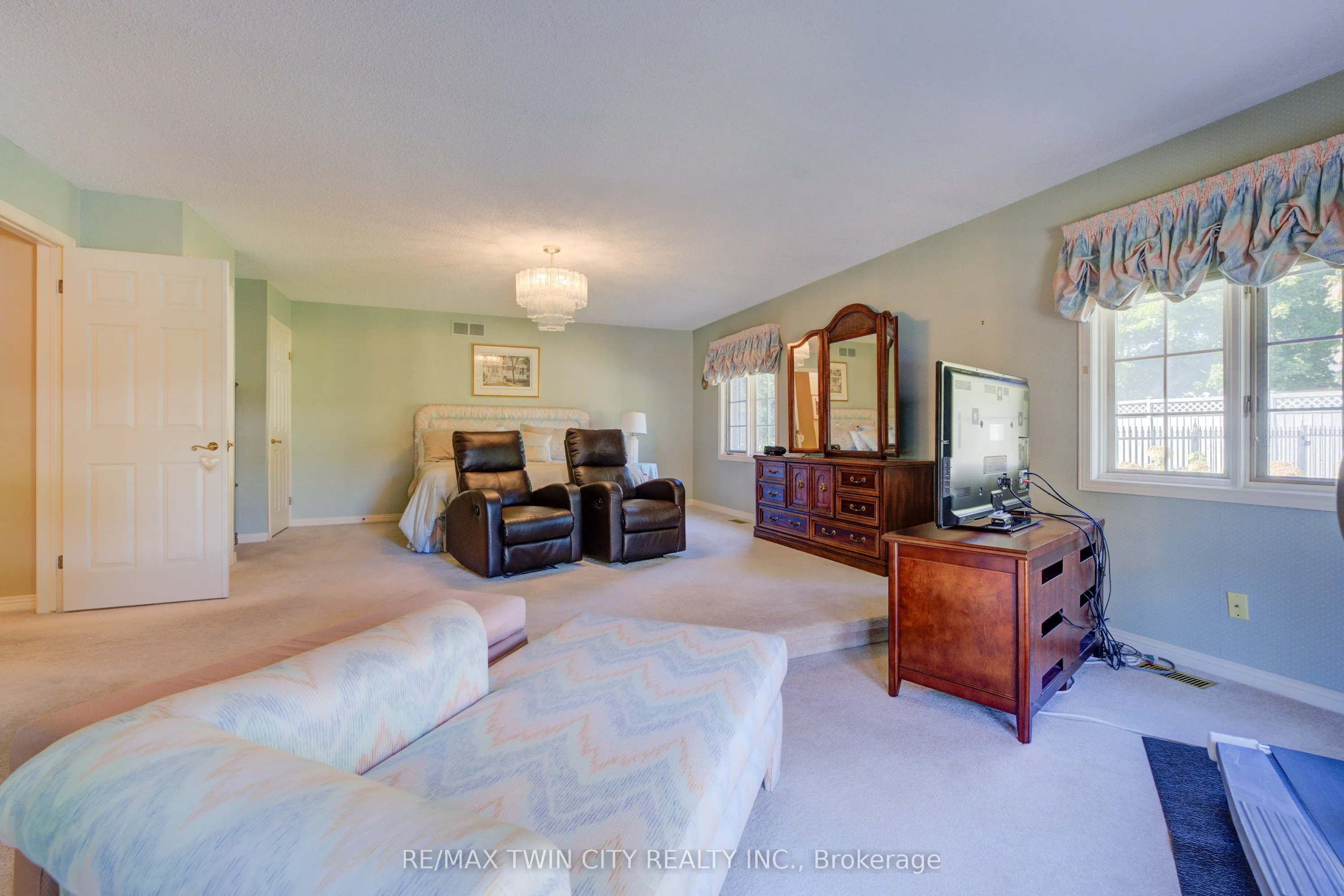 592 Manorwood Court