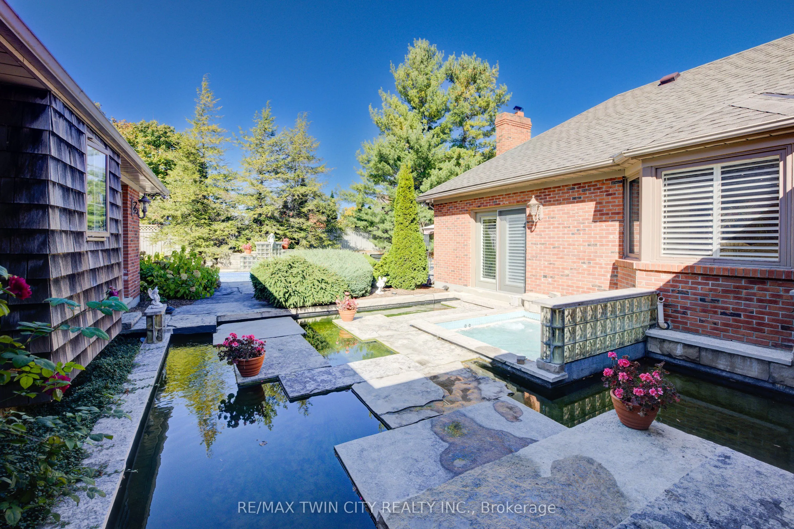 592 Manorwood Court