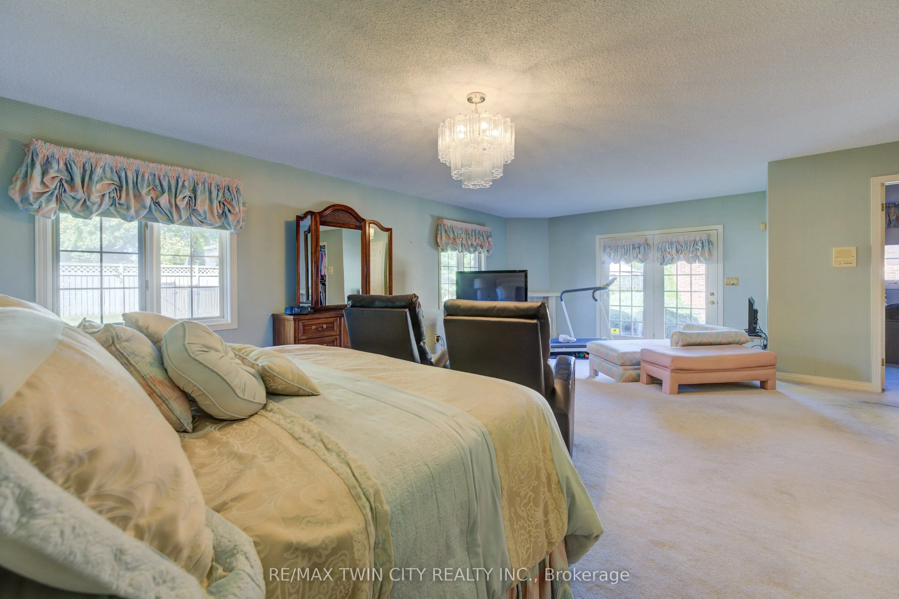 592 Manorwood Court