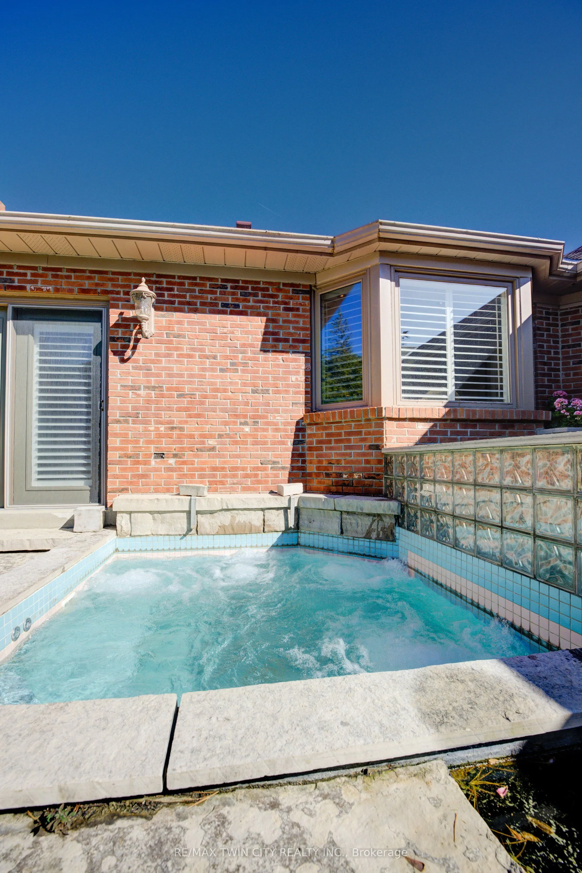 592 Manorwood Court