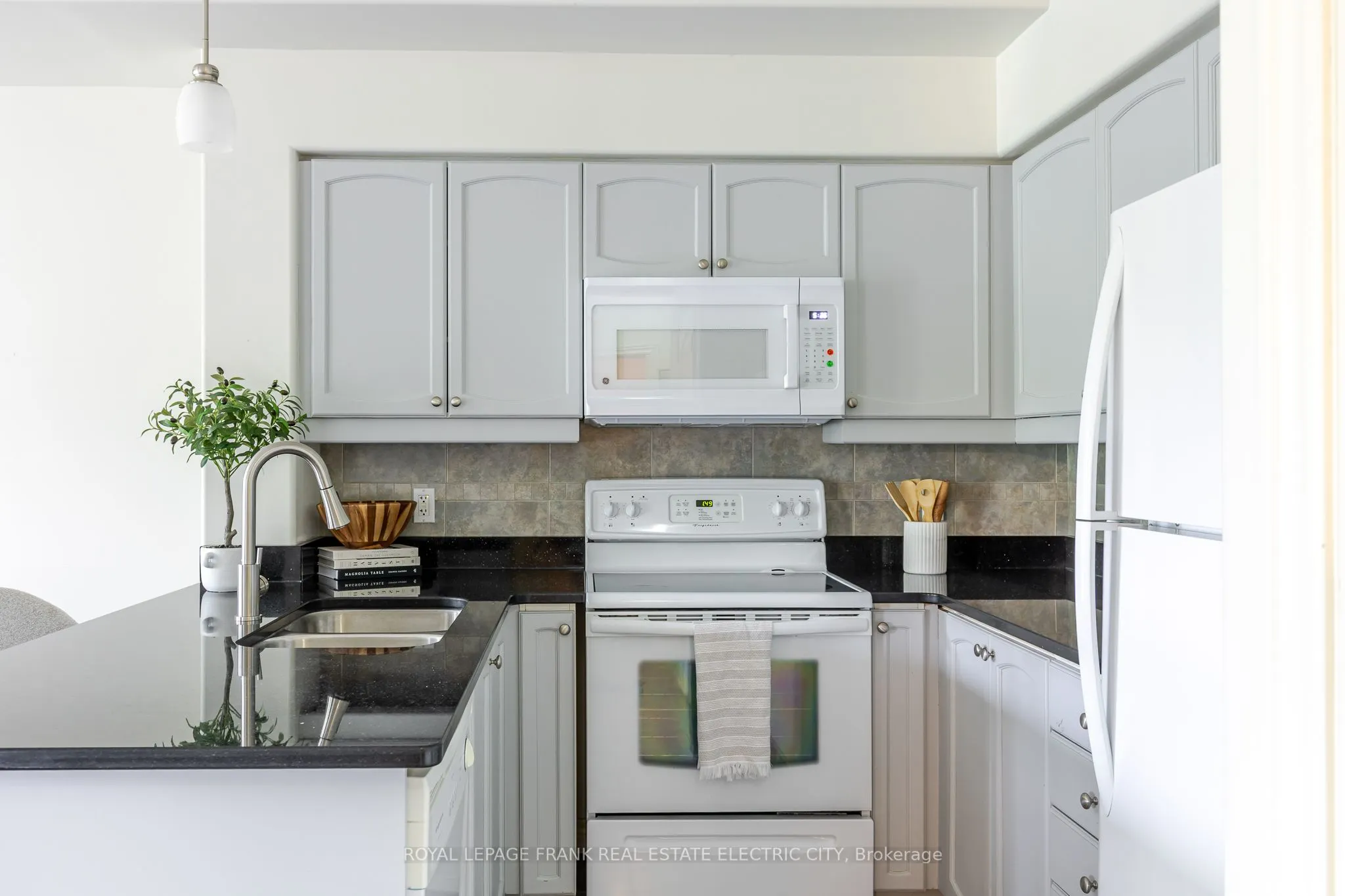 869 Clonsilla Avenue, #217