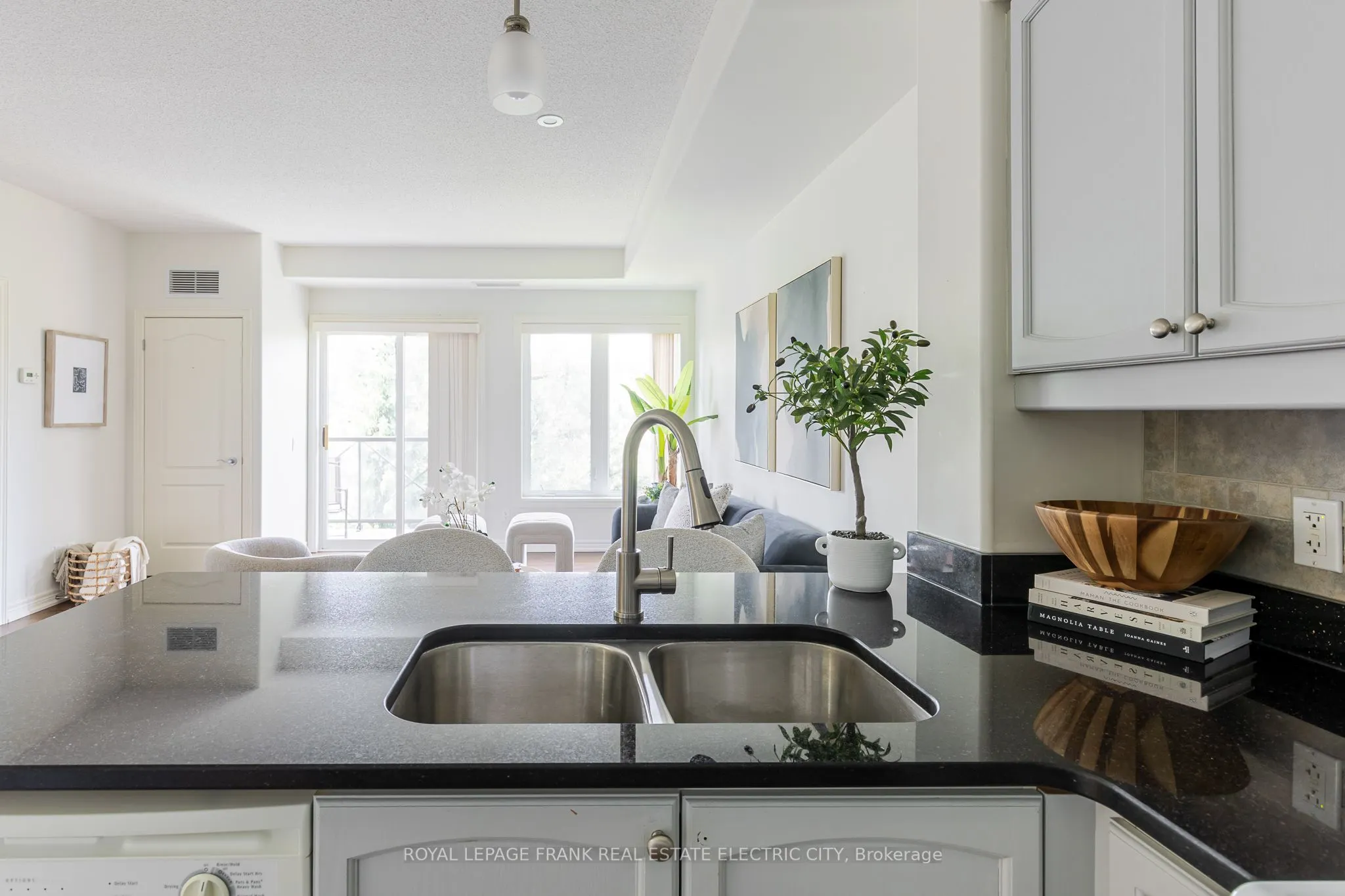 869 Clonsilla Avenue, #217