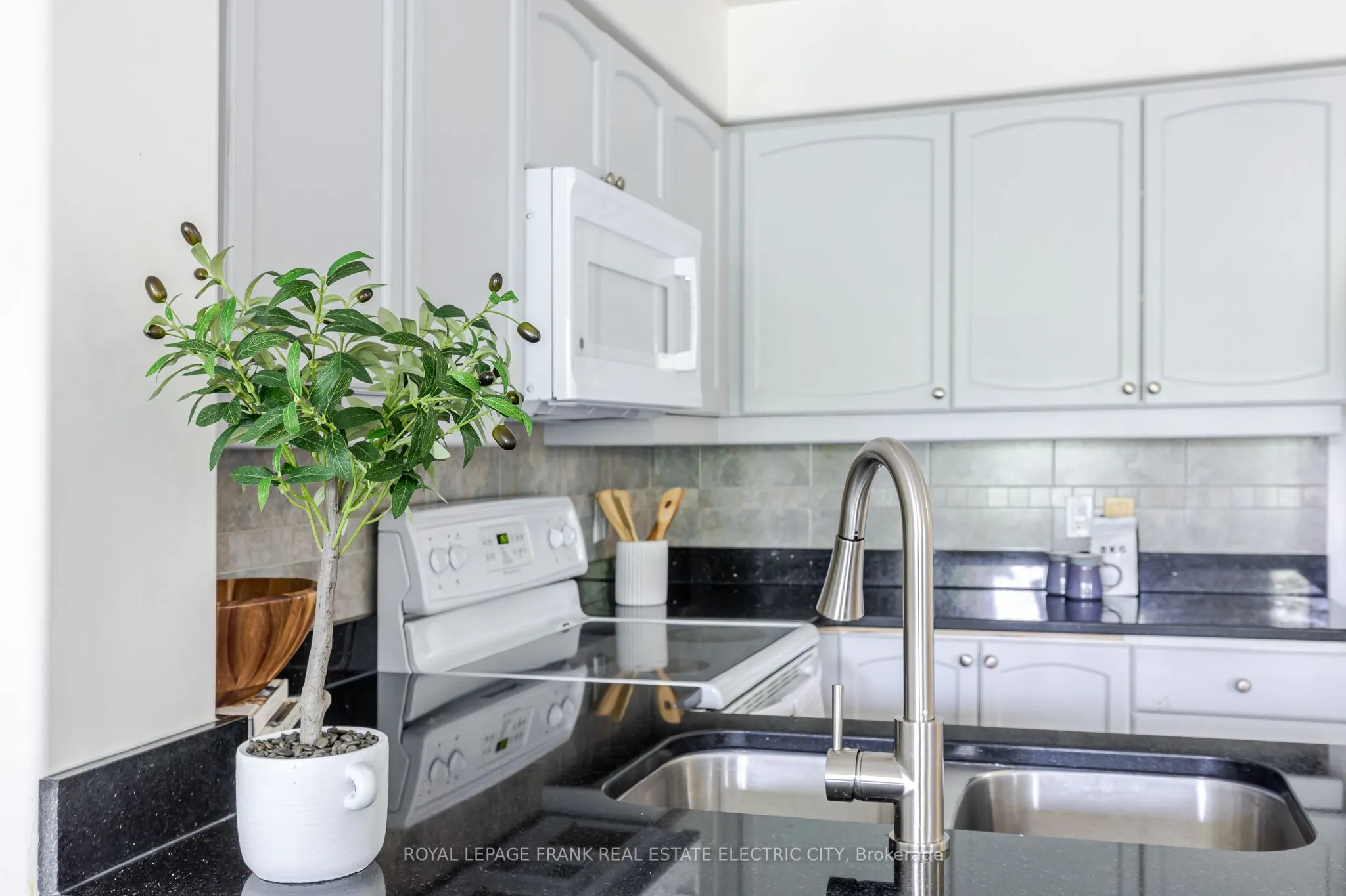 869 Clonsilla Avenue, #217