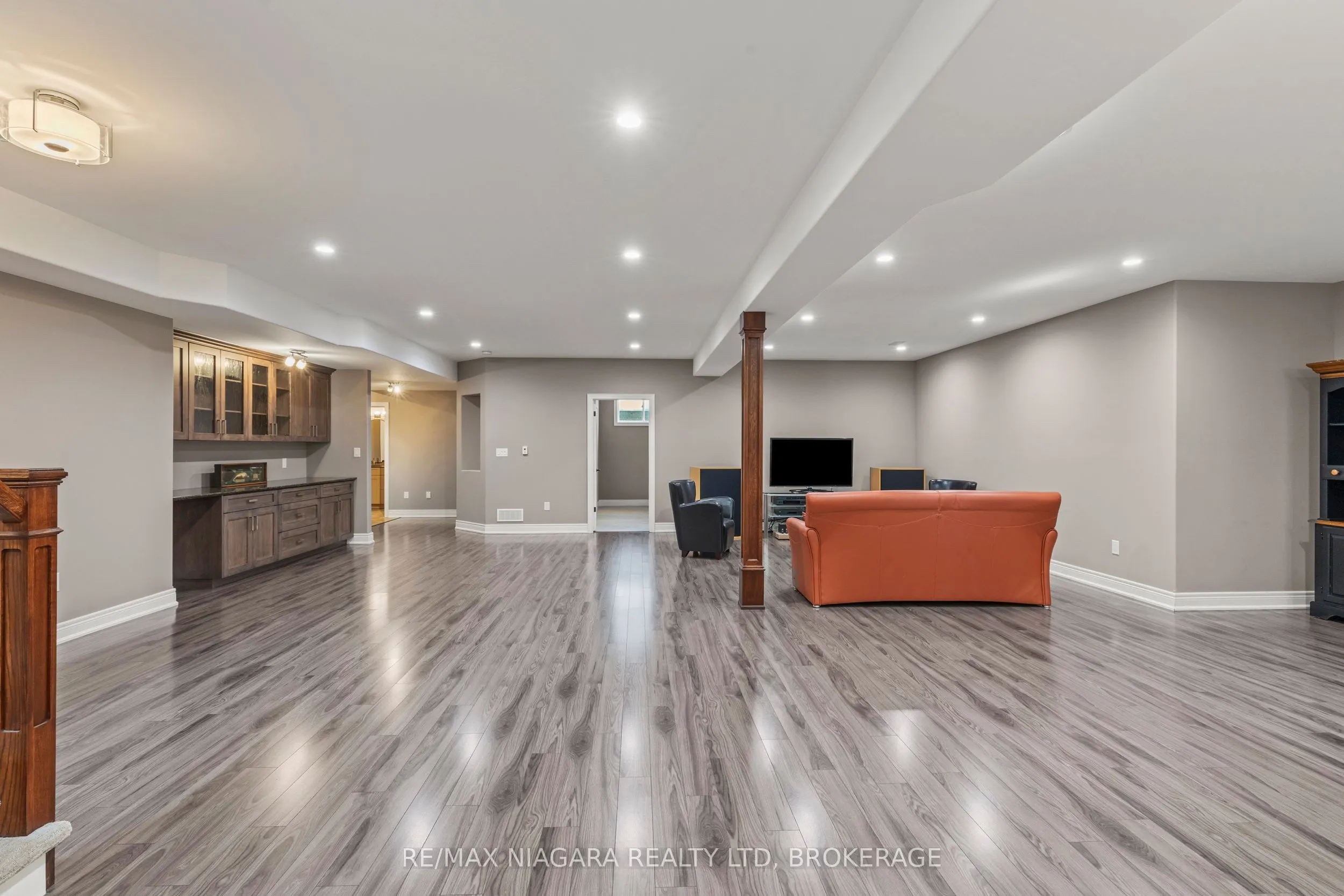44 STONERIDGE Crescent