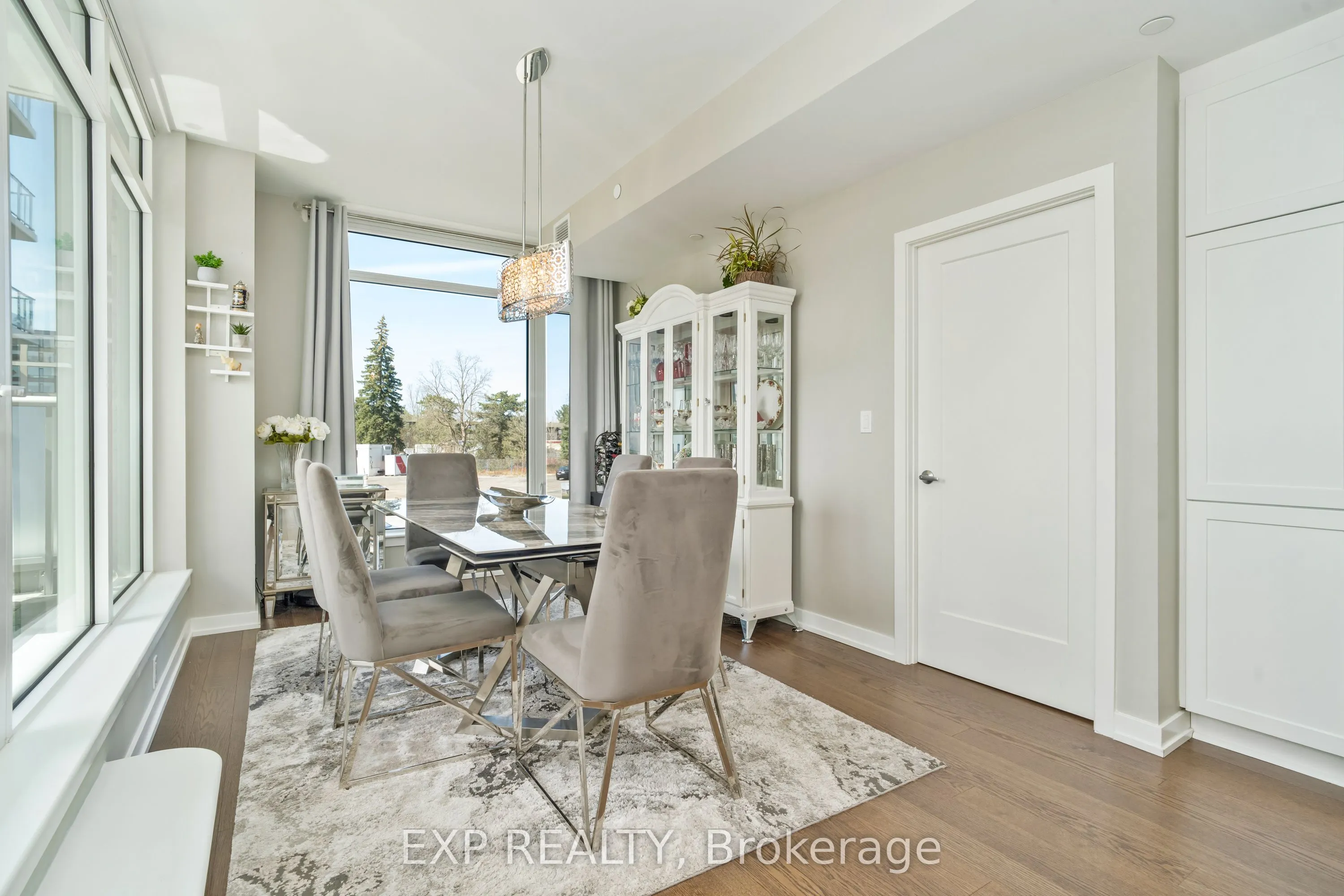570 De Mazenod Avenue, #209