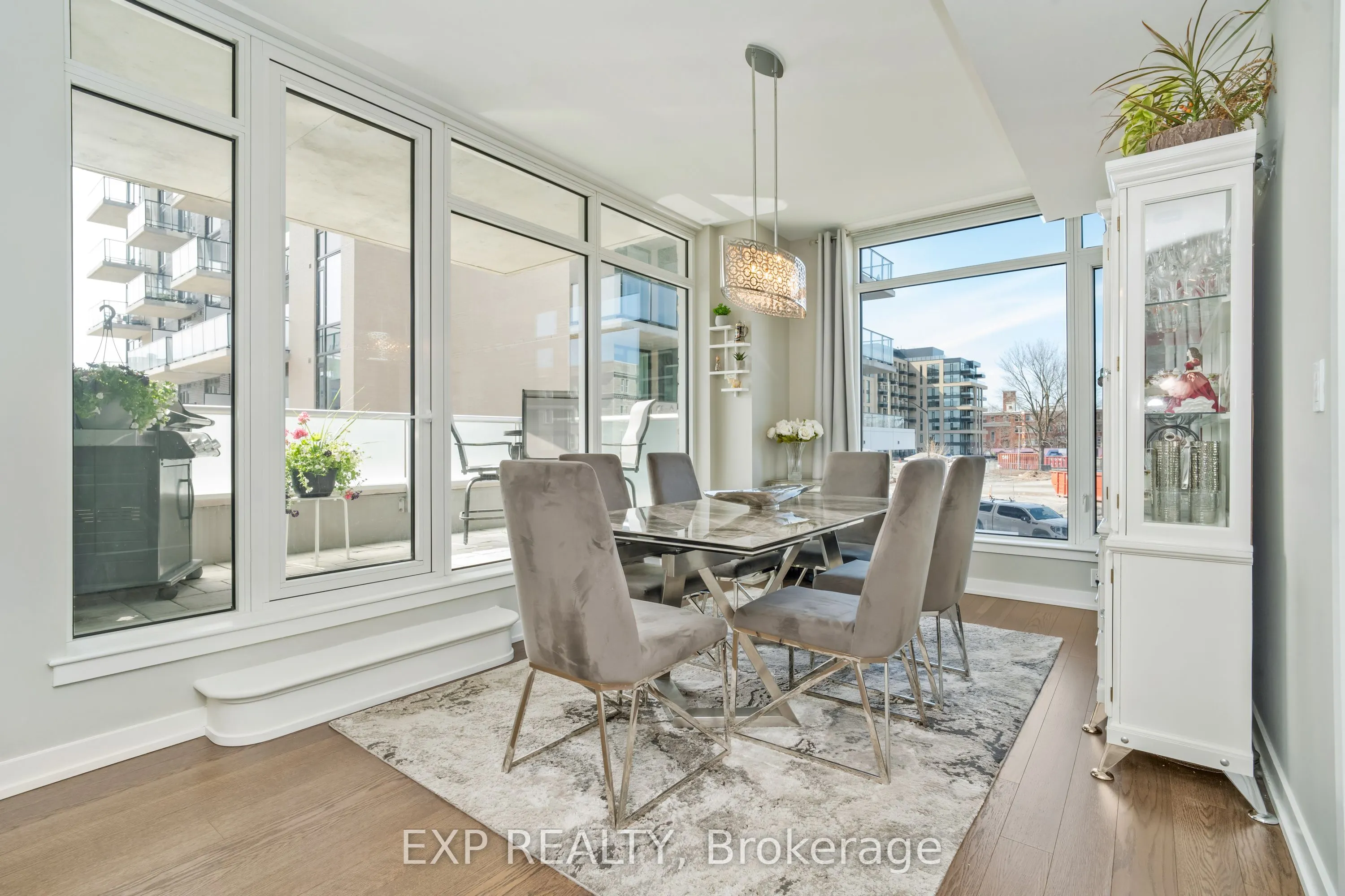 570 De Mazenod Avenue, #209