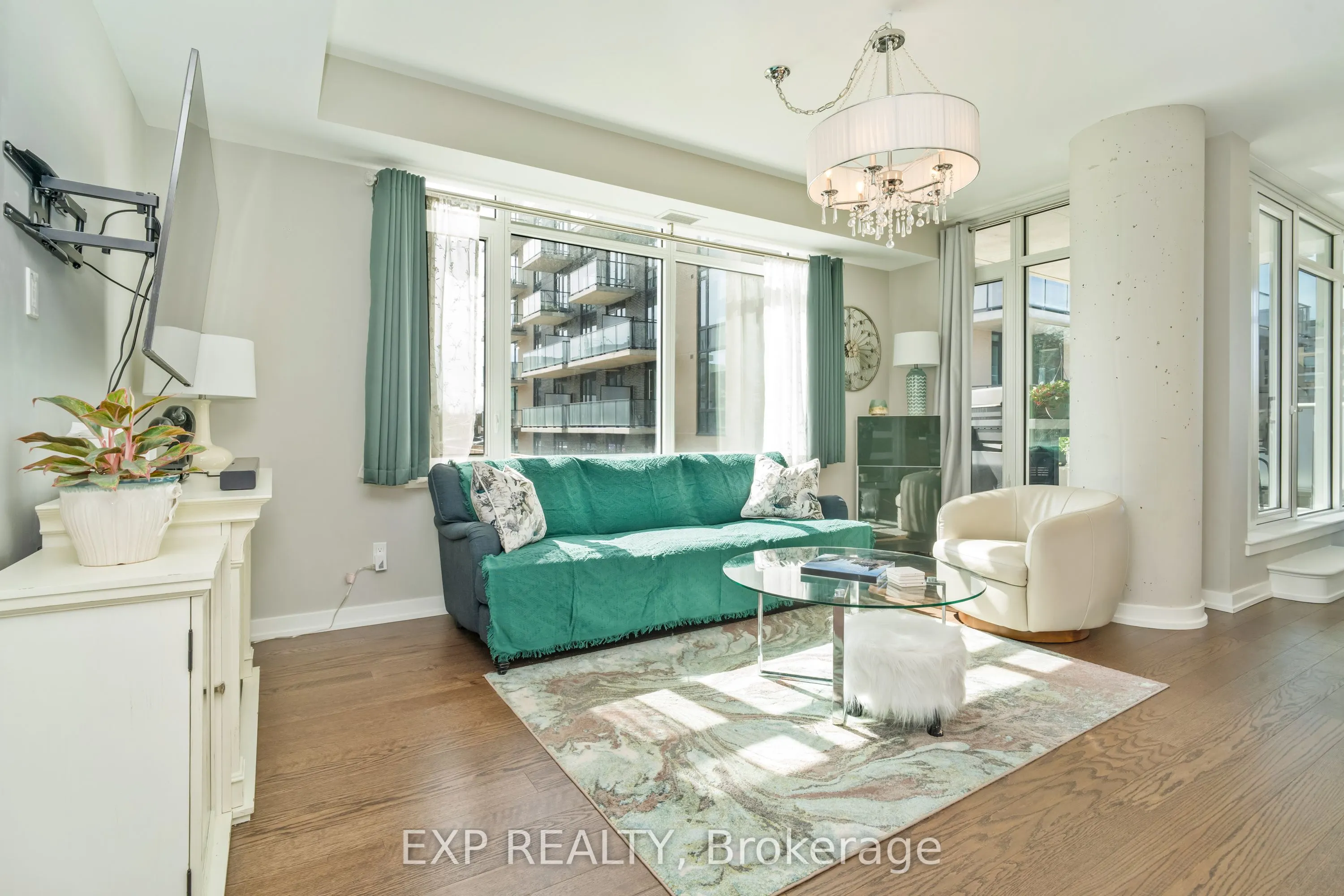 570 De Mazenod Avenue, #209