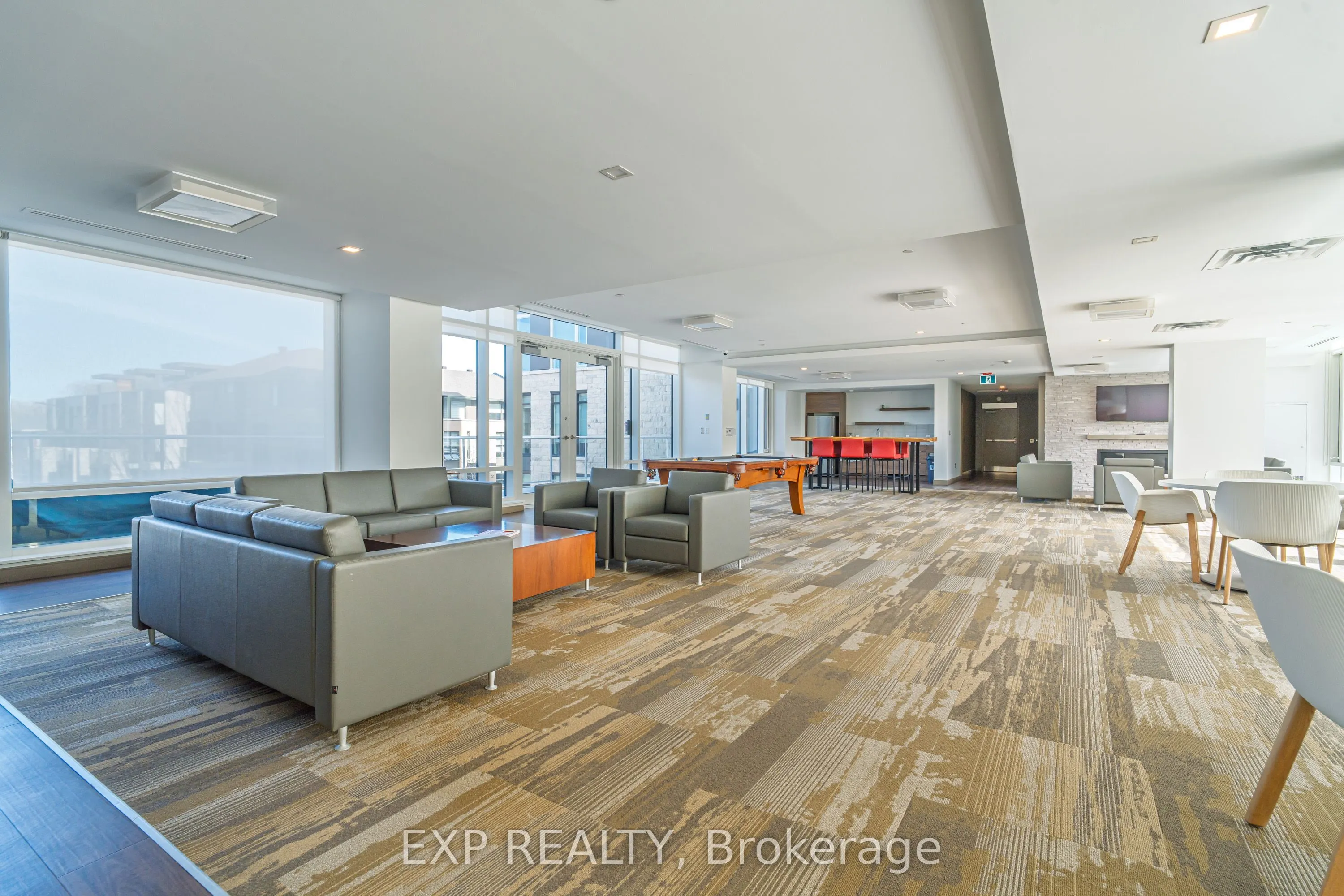 570 De Mazenod Avenue, #209
