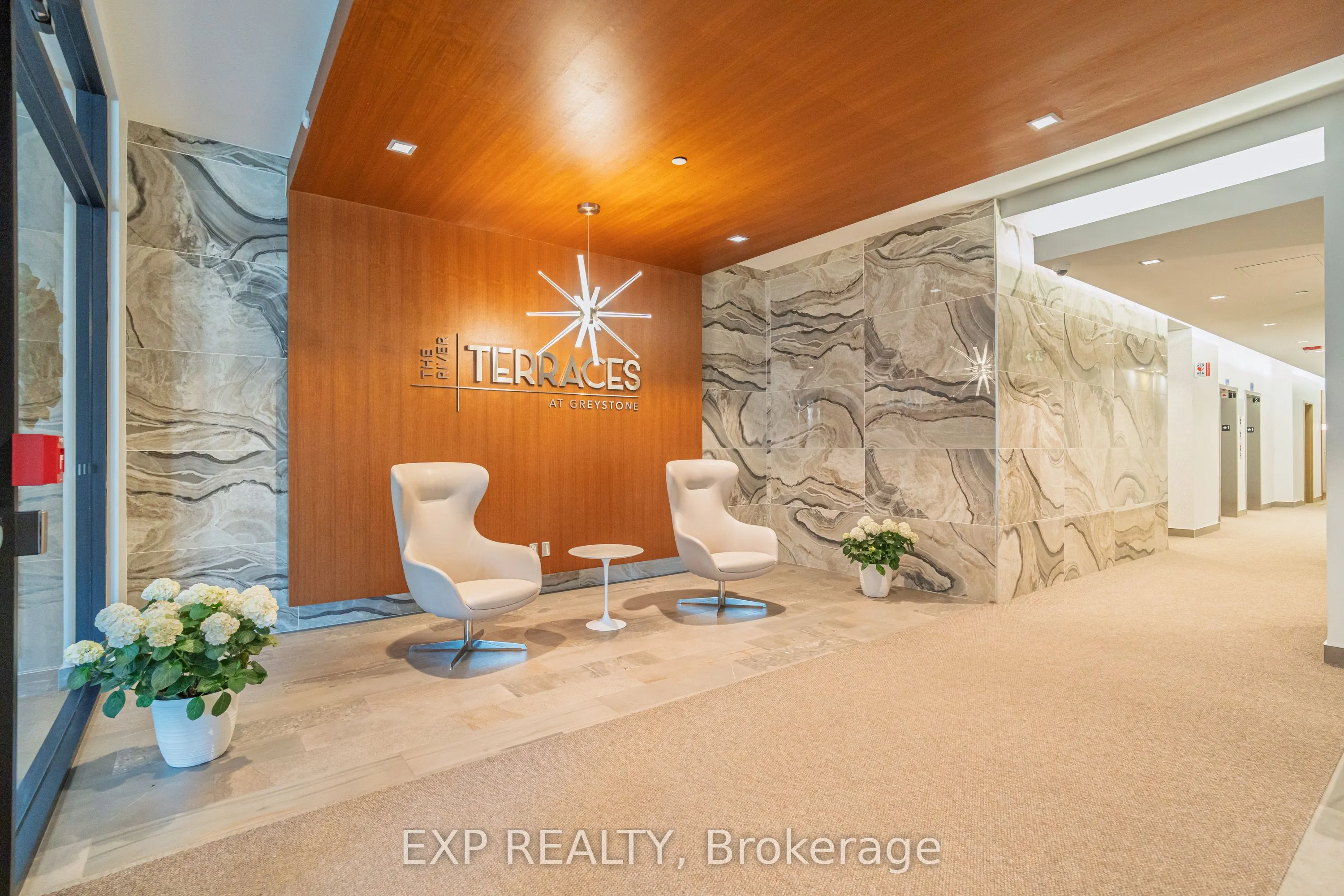 570 De Mazenod Avenue, #209