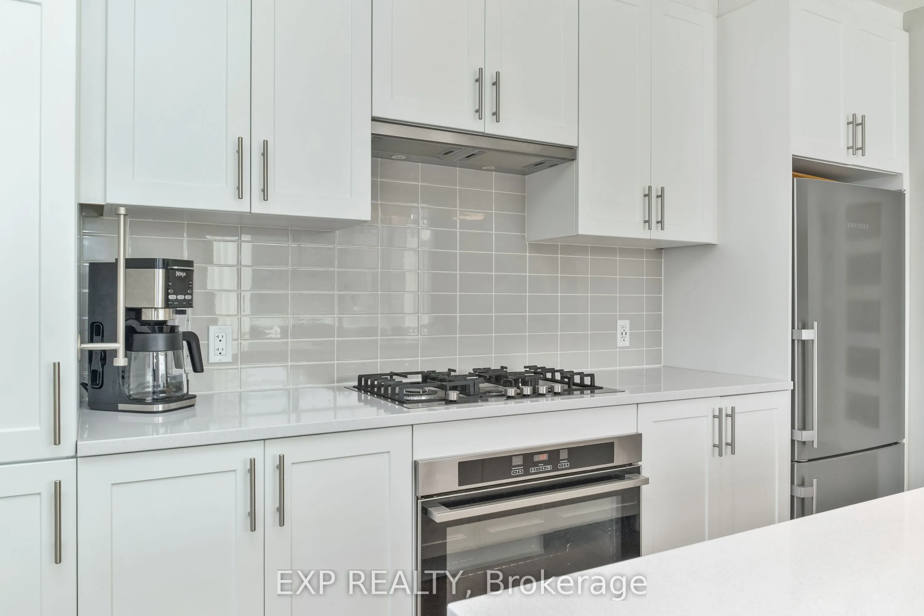 570 De Mazenod Avenue, #209