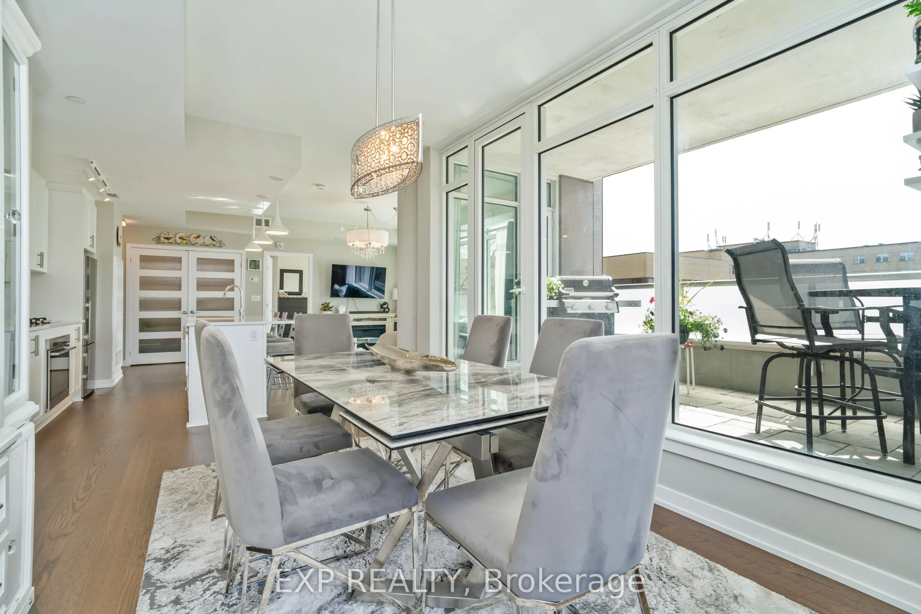 570 De Mazenod Avenue, #209