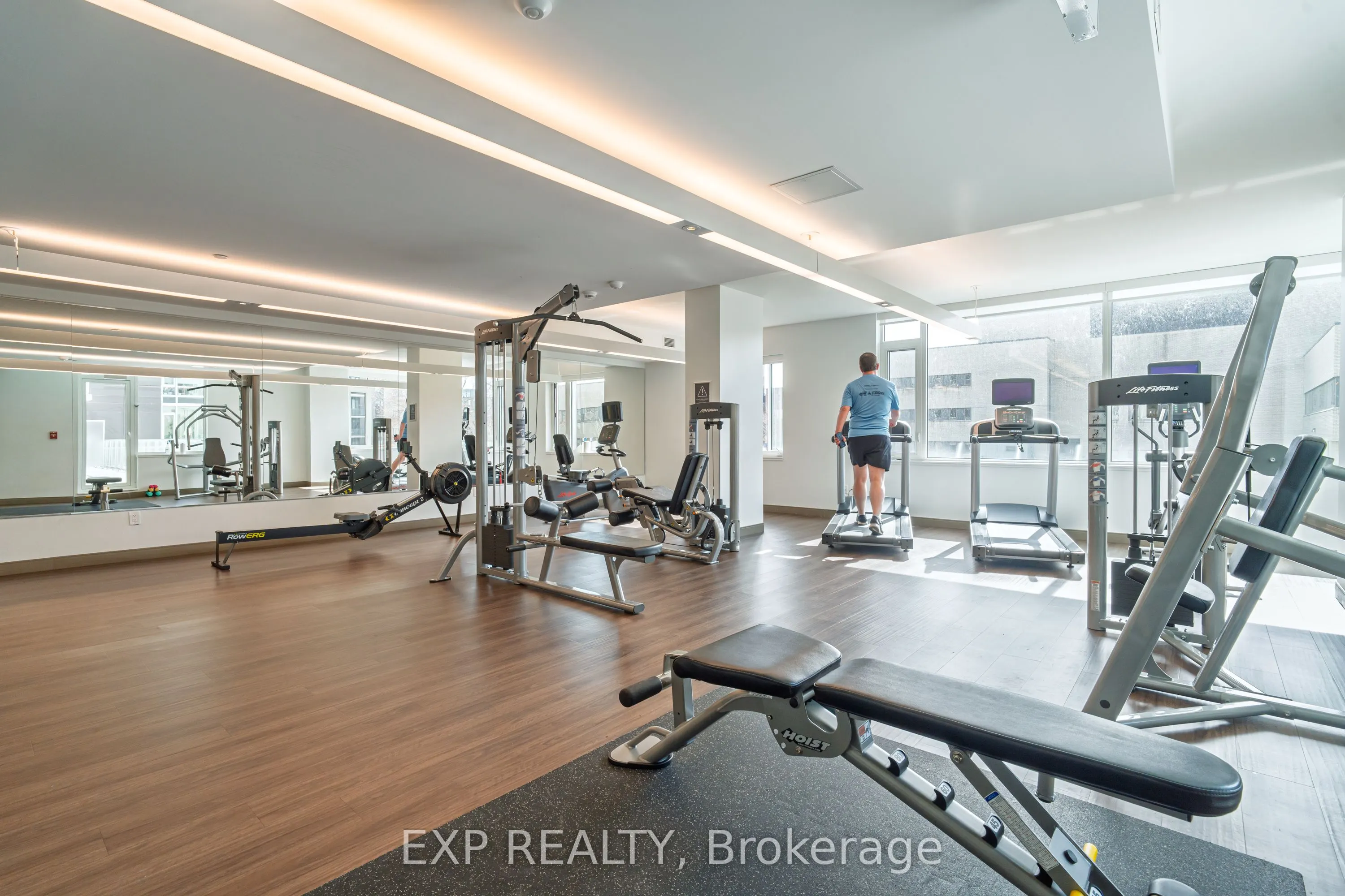 570 De Mazenod Avenue, #209