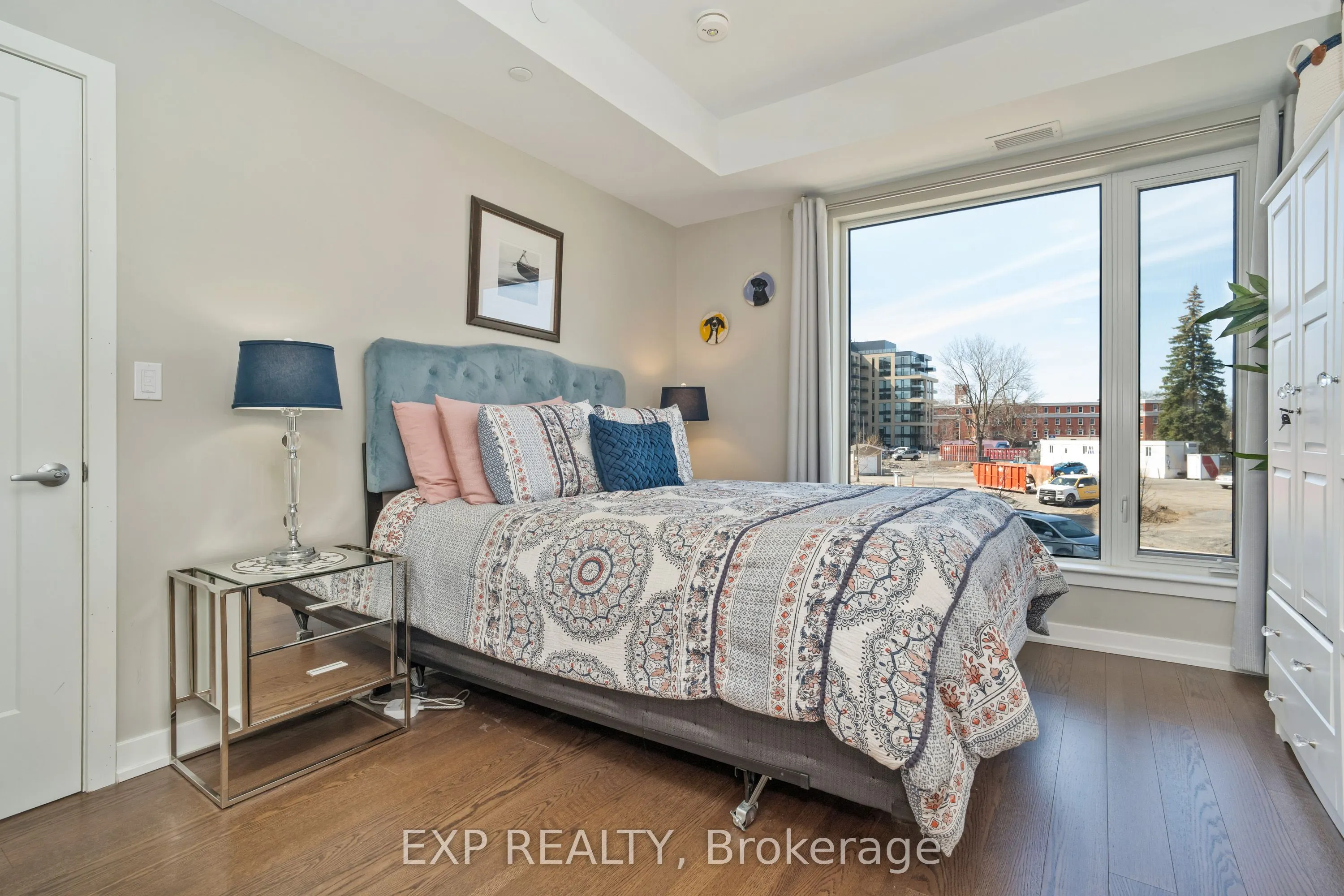 570 De Mazenod Avenue, #209