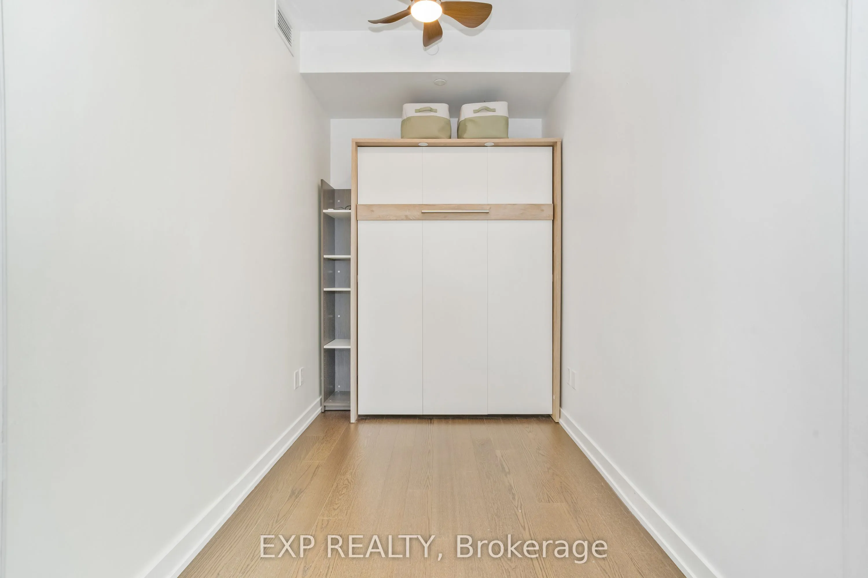 570 De Mazenod Avenue, #209