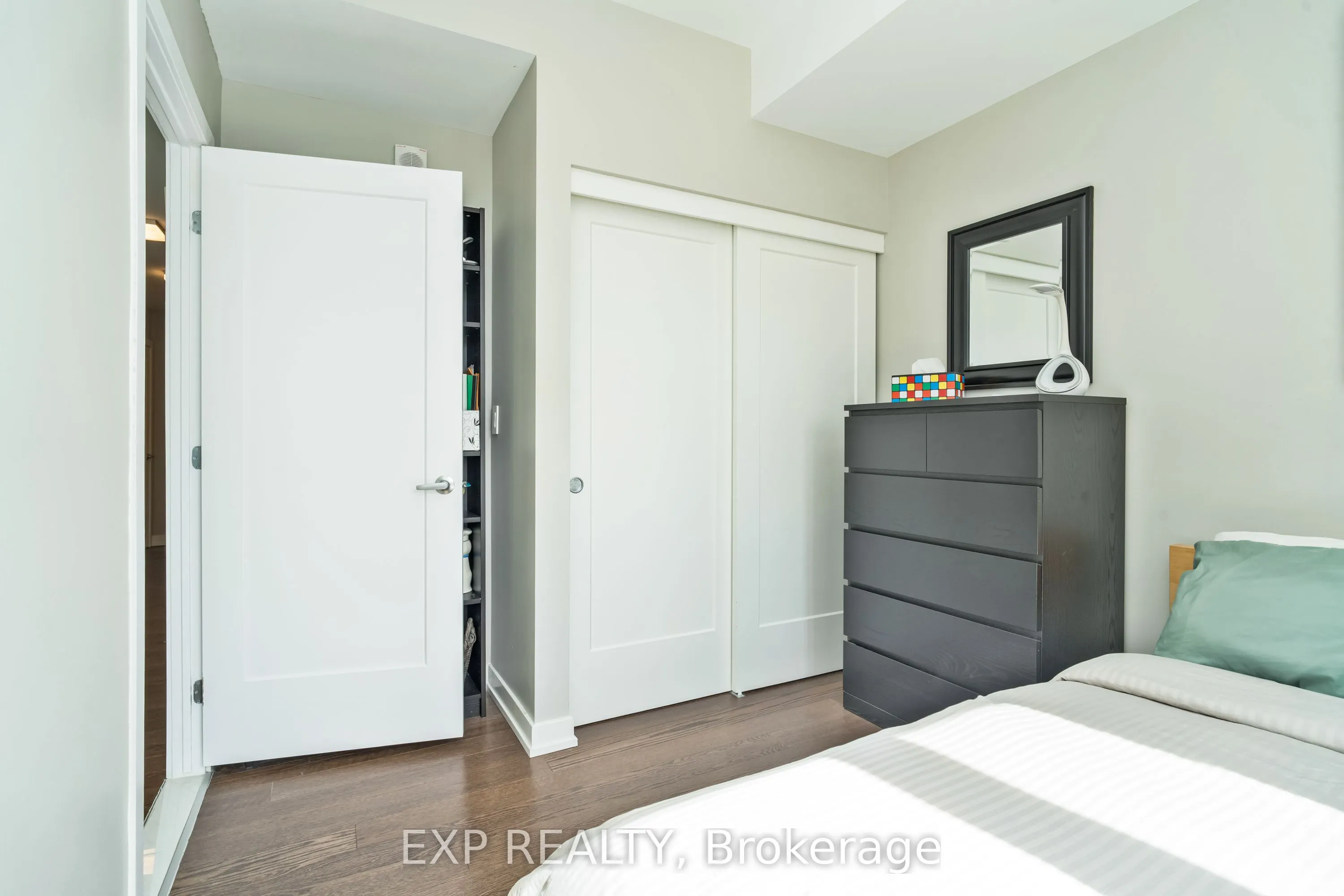 570 De Mazenod Avenue, #209