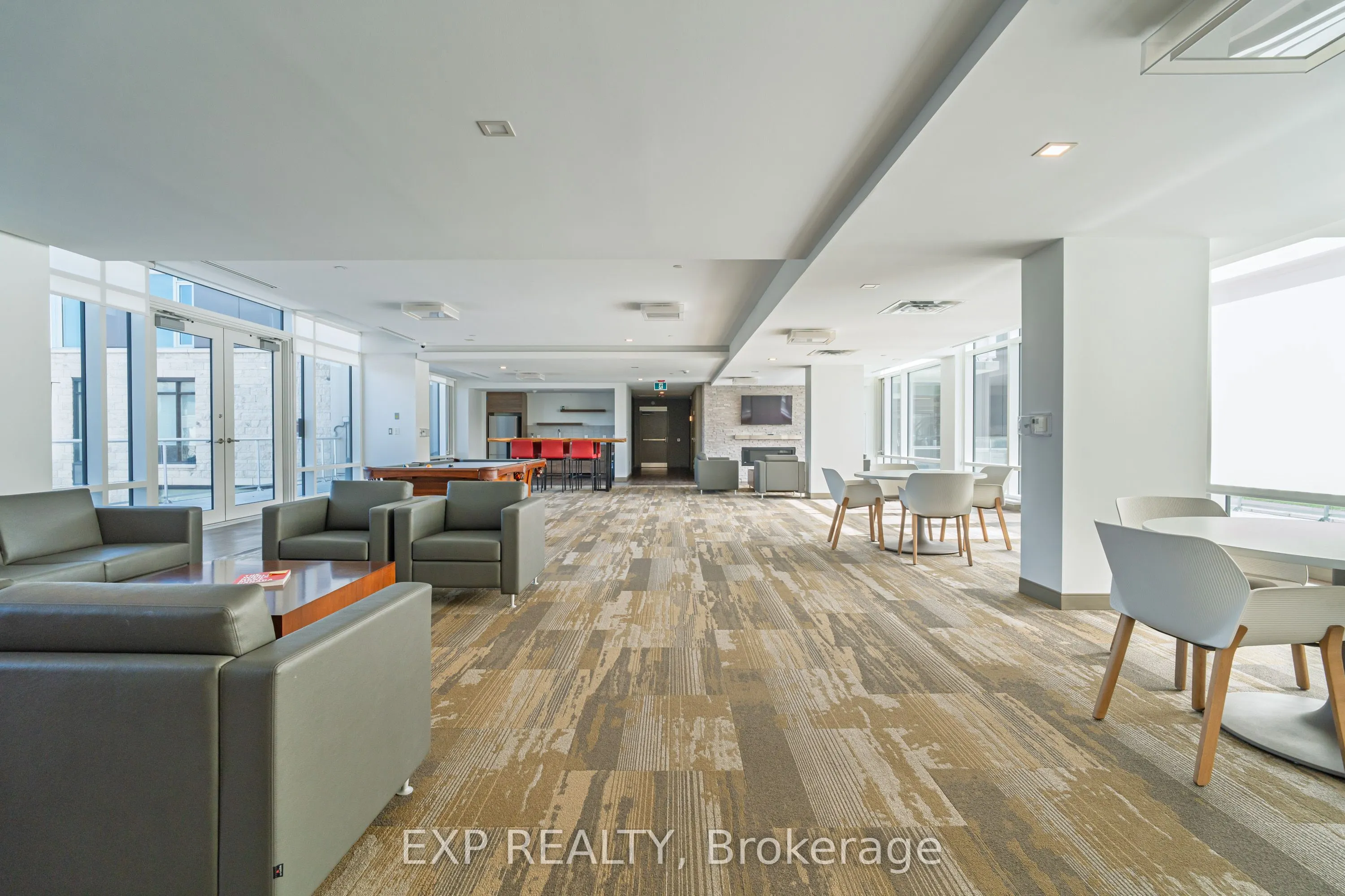 570 De Mazenod Avenue, #209