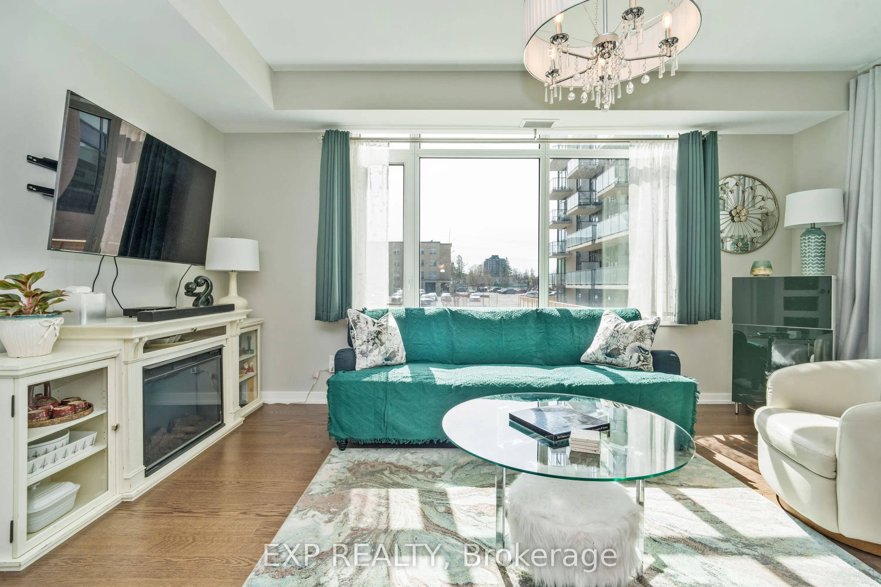 570 De Mazenod Avenue, #209
