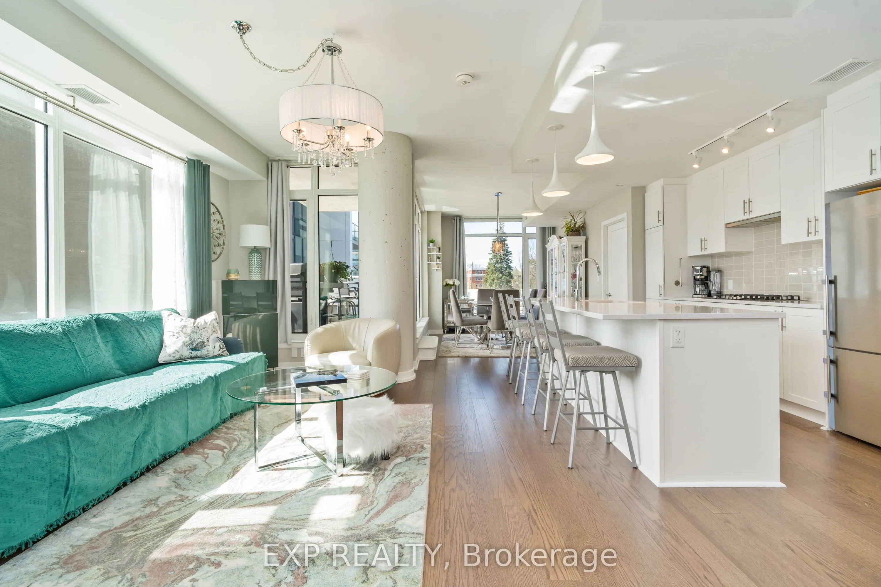 570 De Mazenod Avenue, #209