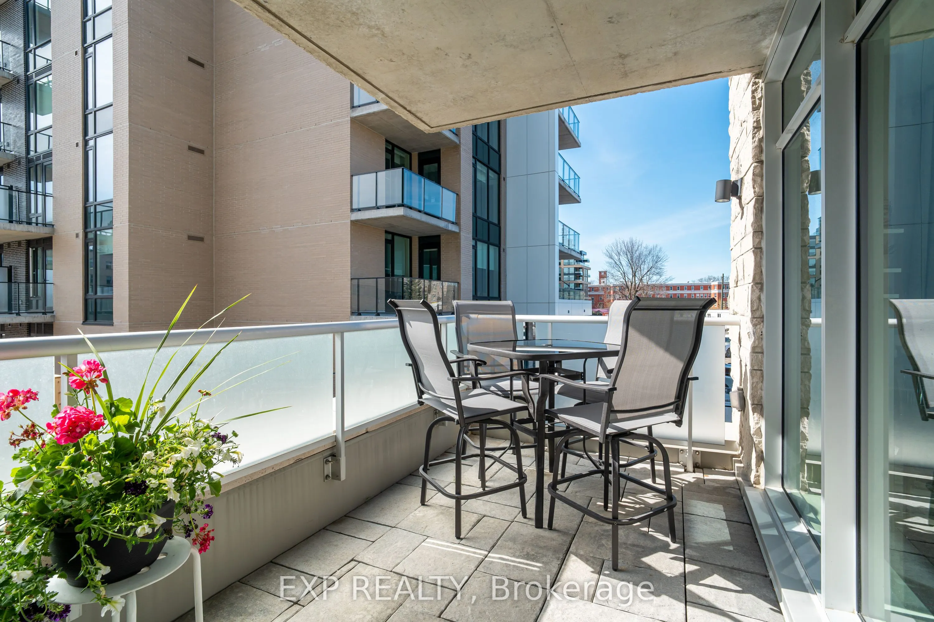 570 De Mazenod Avenue, #209