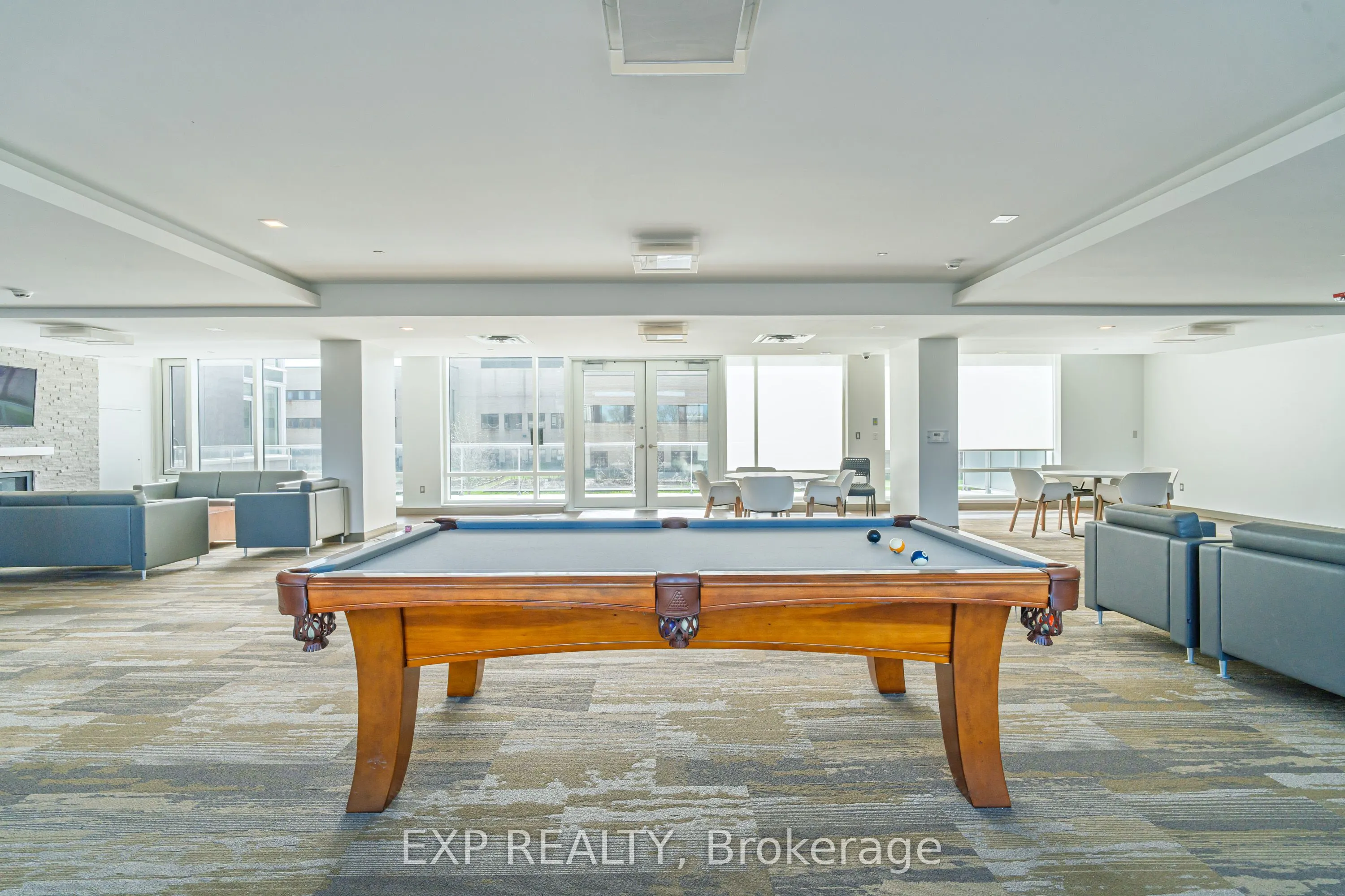 570 De Mazenod Avenue, #209