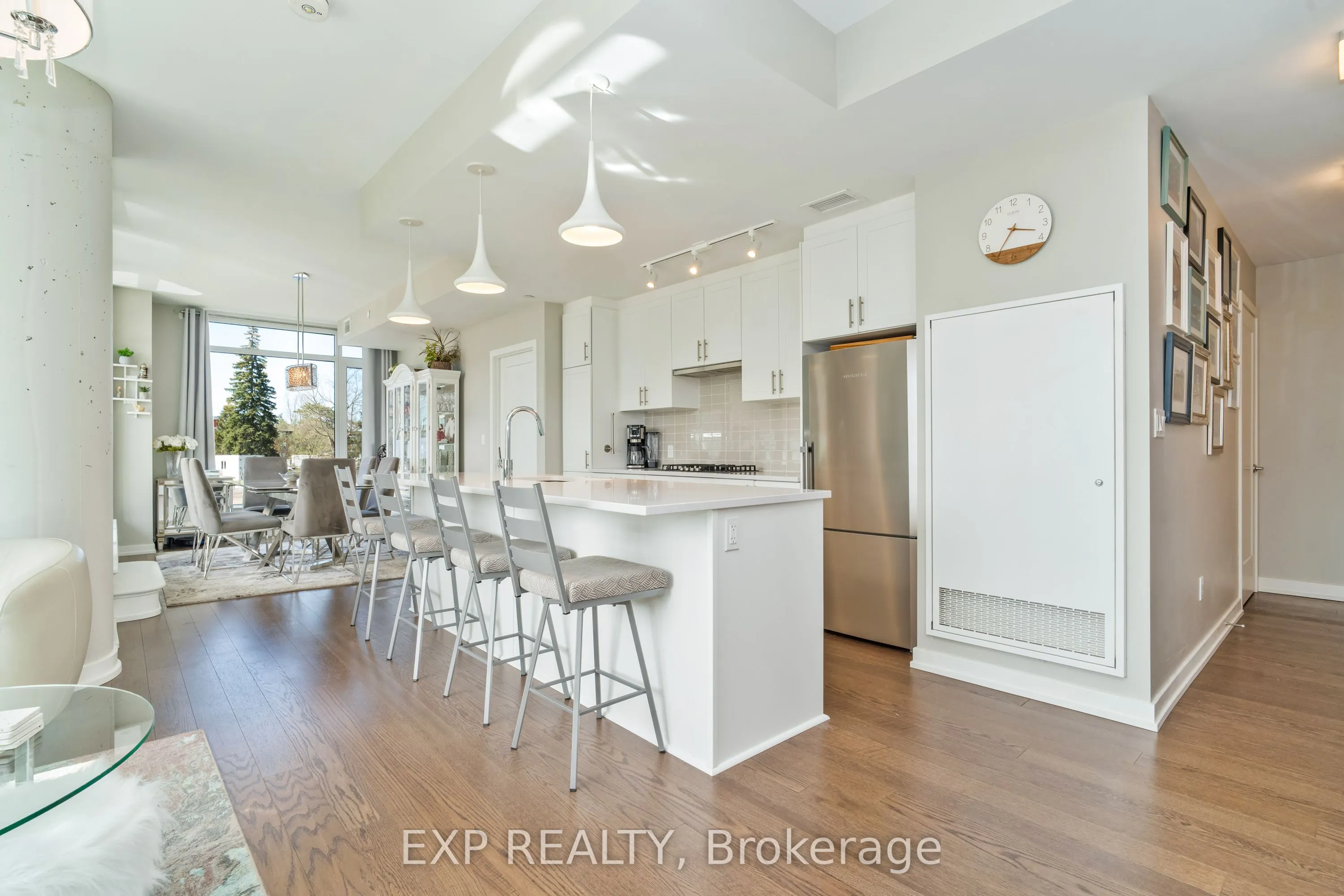570 De Mazenod Avenue, #209