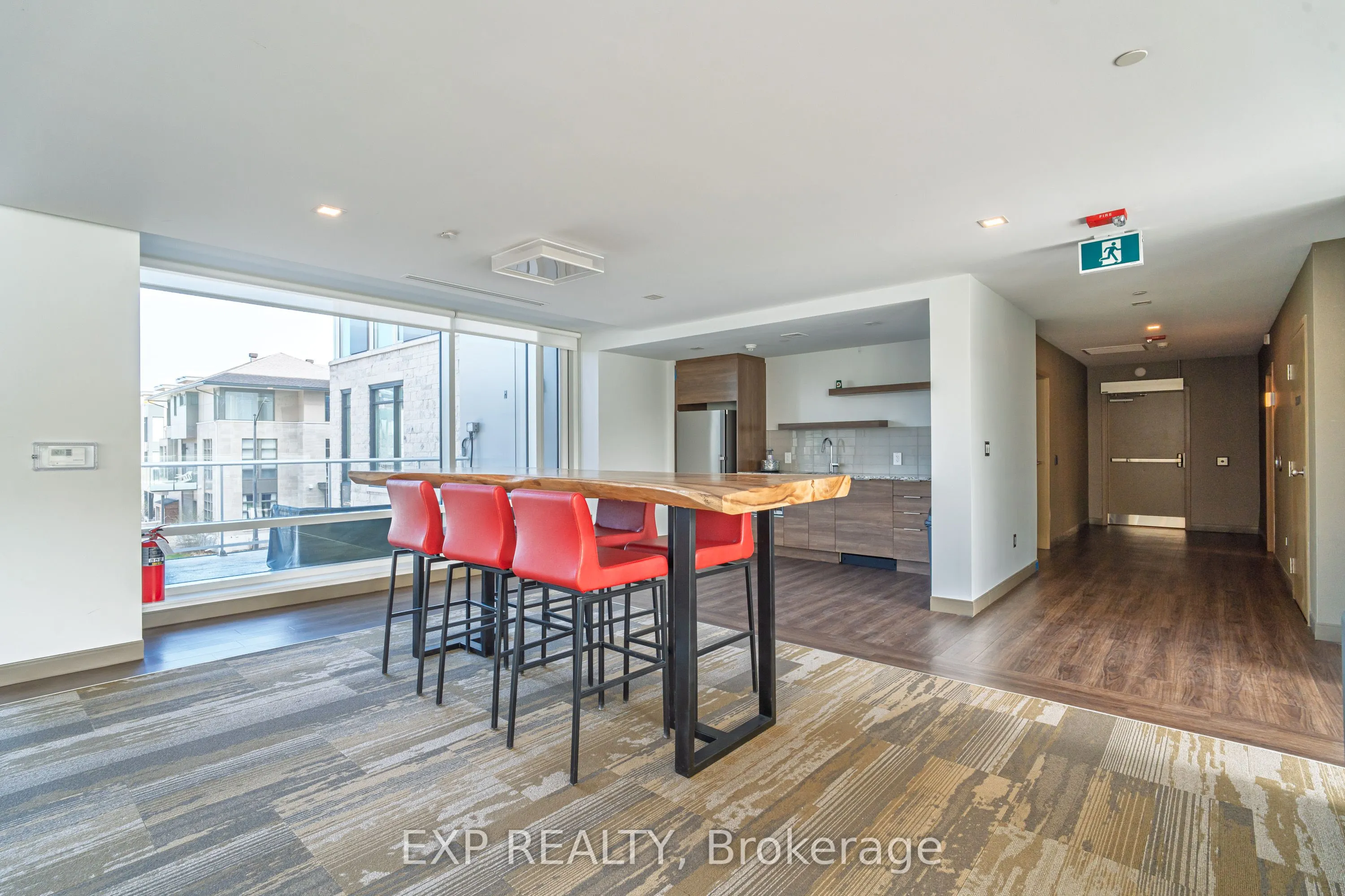 570 De Mazenod Avenue, #209