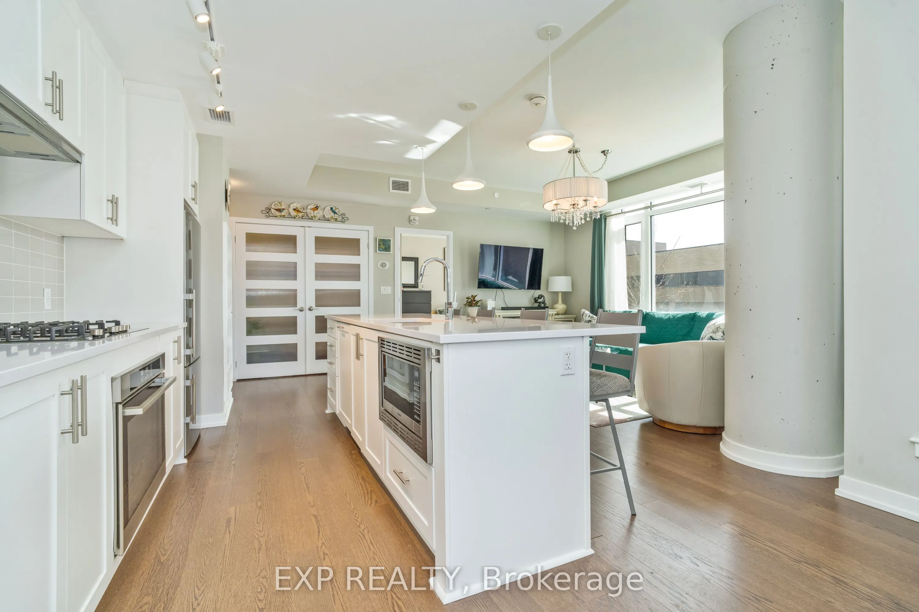 570 De Mazenod Avenue, #209