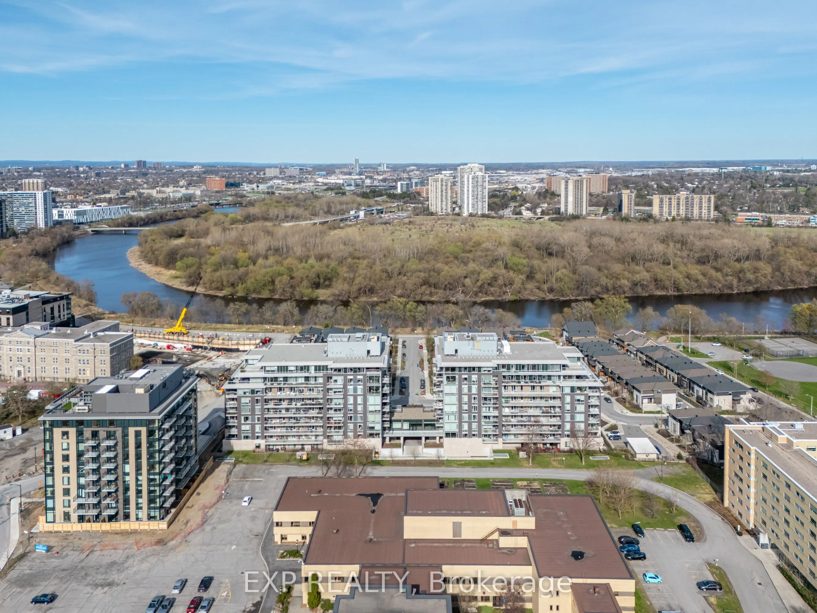 570 De Mazenod Avenue, #209