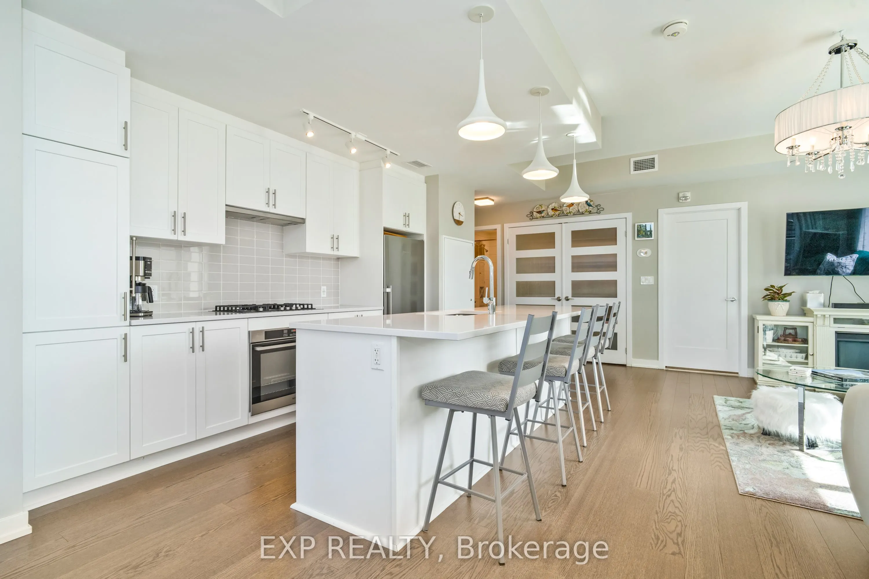 570 De Mazenod Avenue, #209