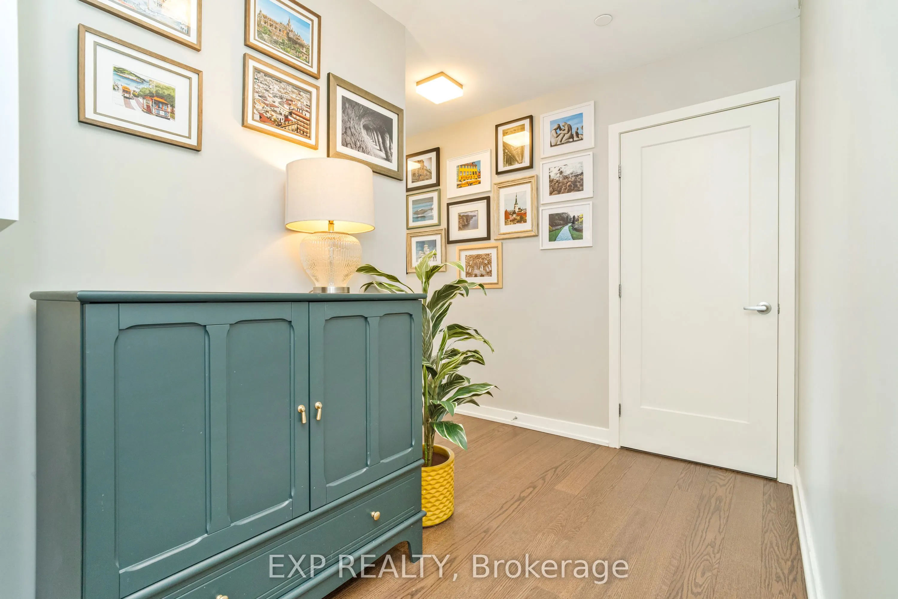 570 De Mazenod Avenue, #209