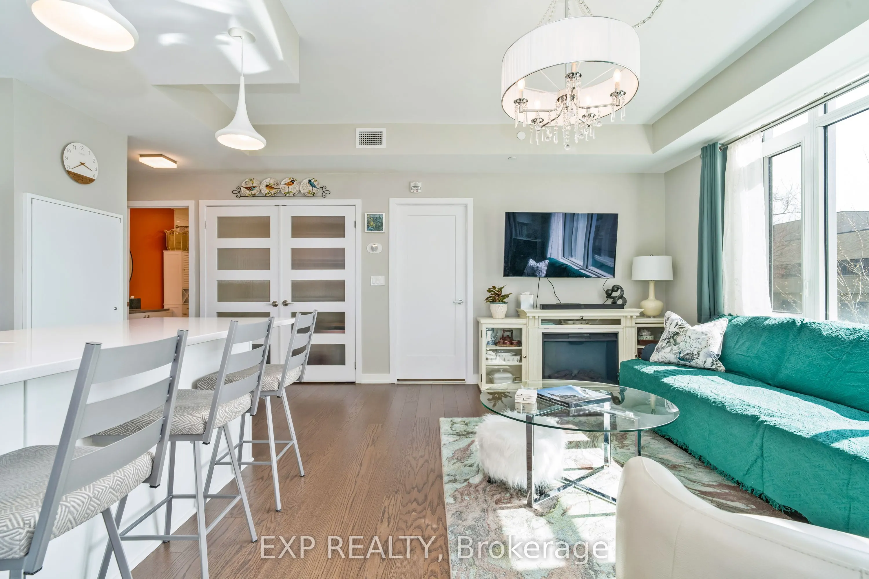 570 De Mazenod Avenue, #209