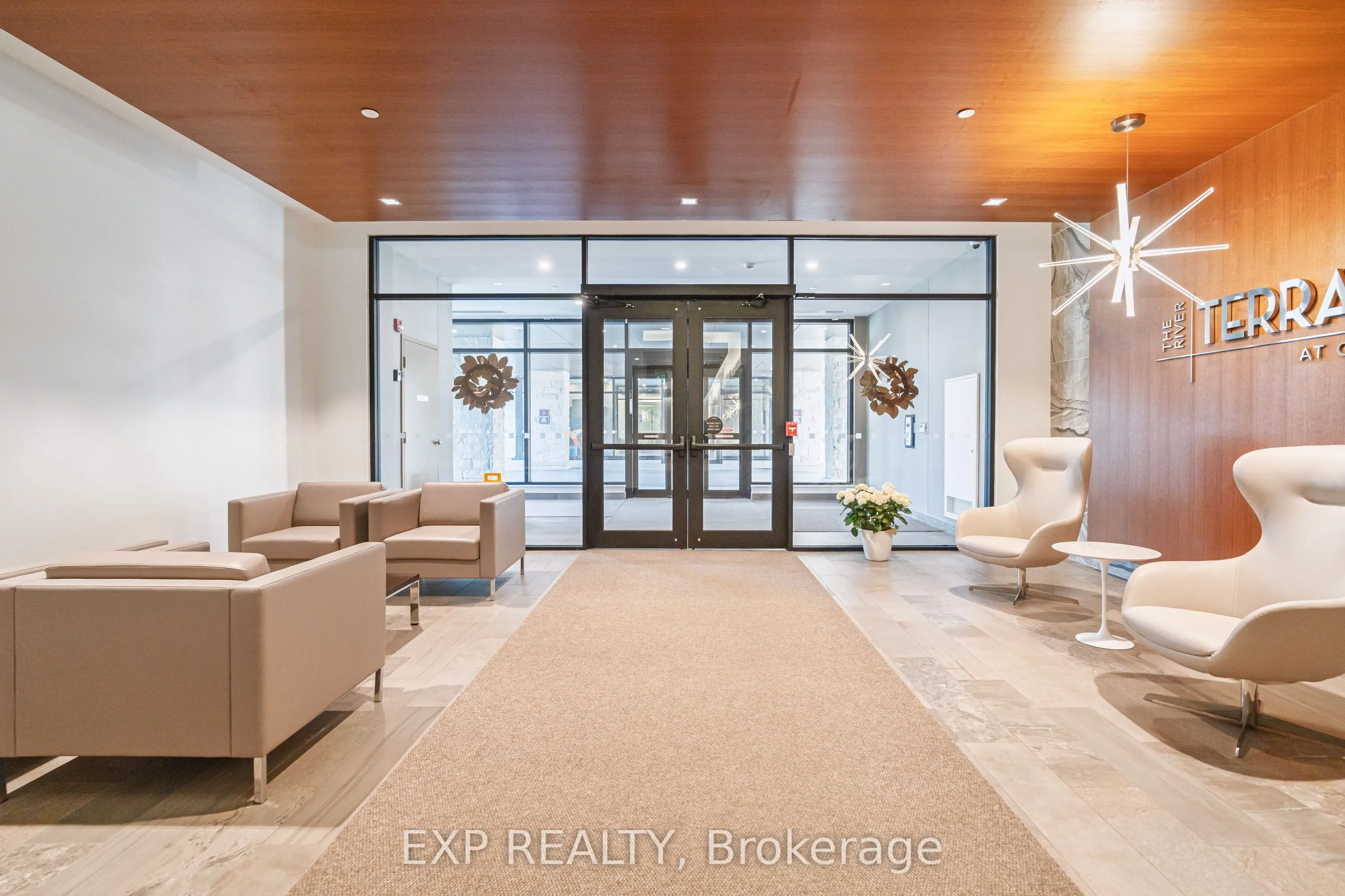 570 De Mazenod Avenue, #209