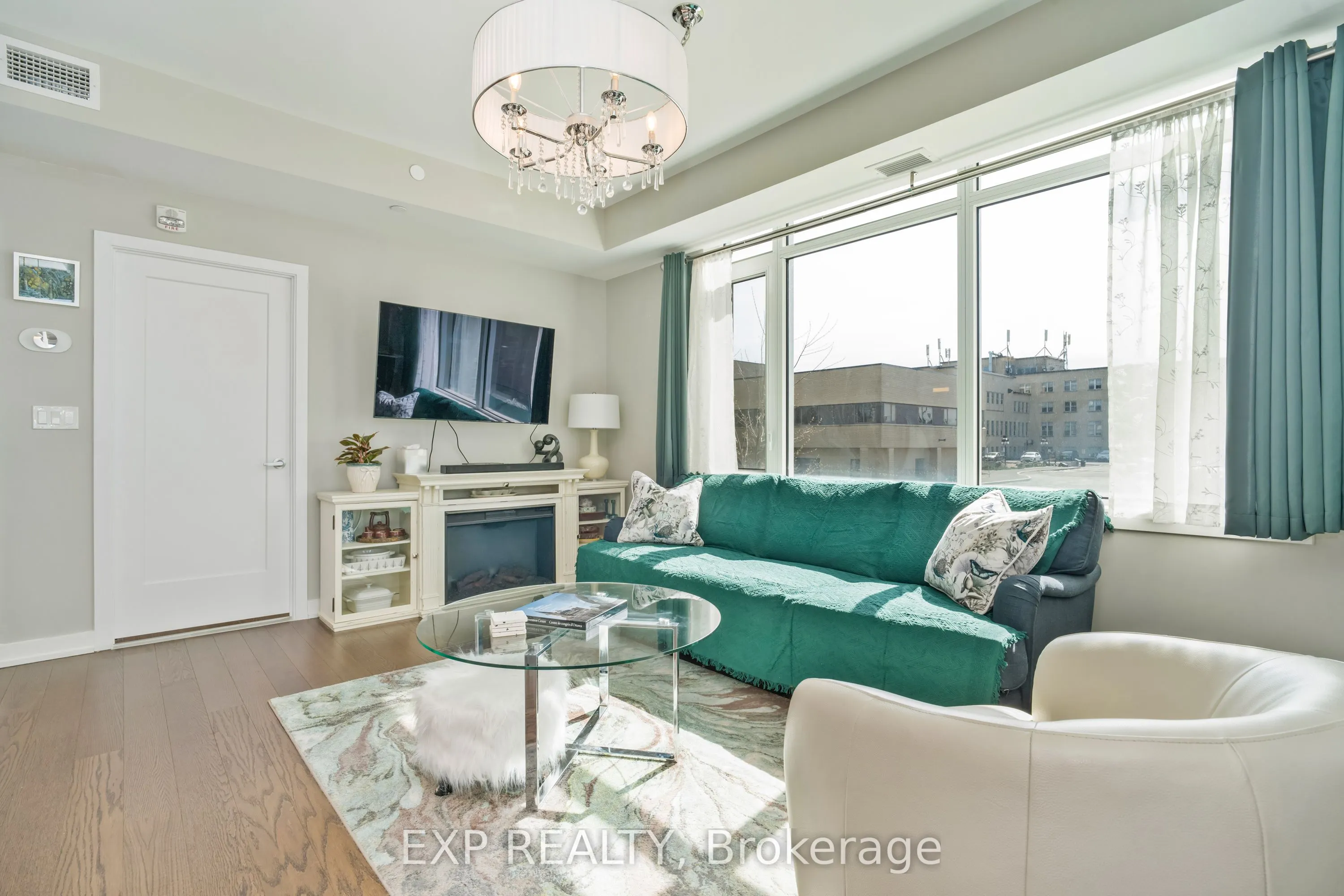 570 De Mazenod Avenue, #209