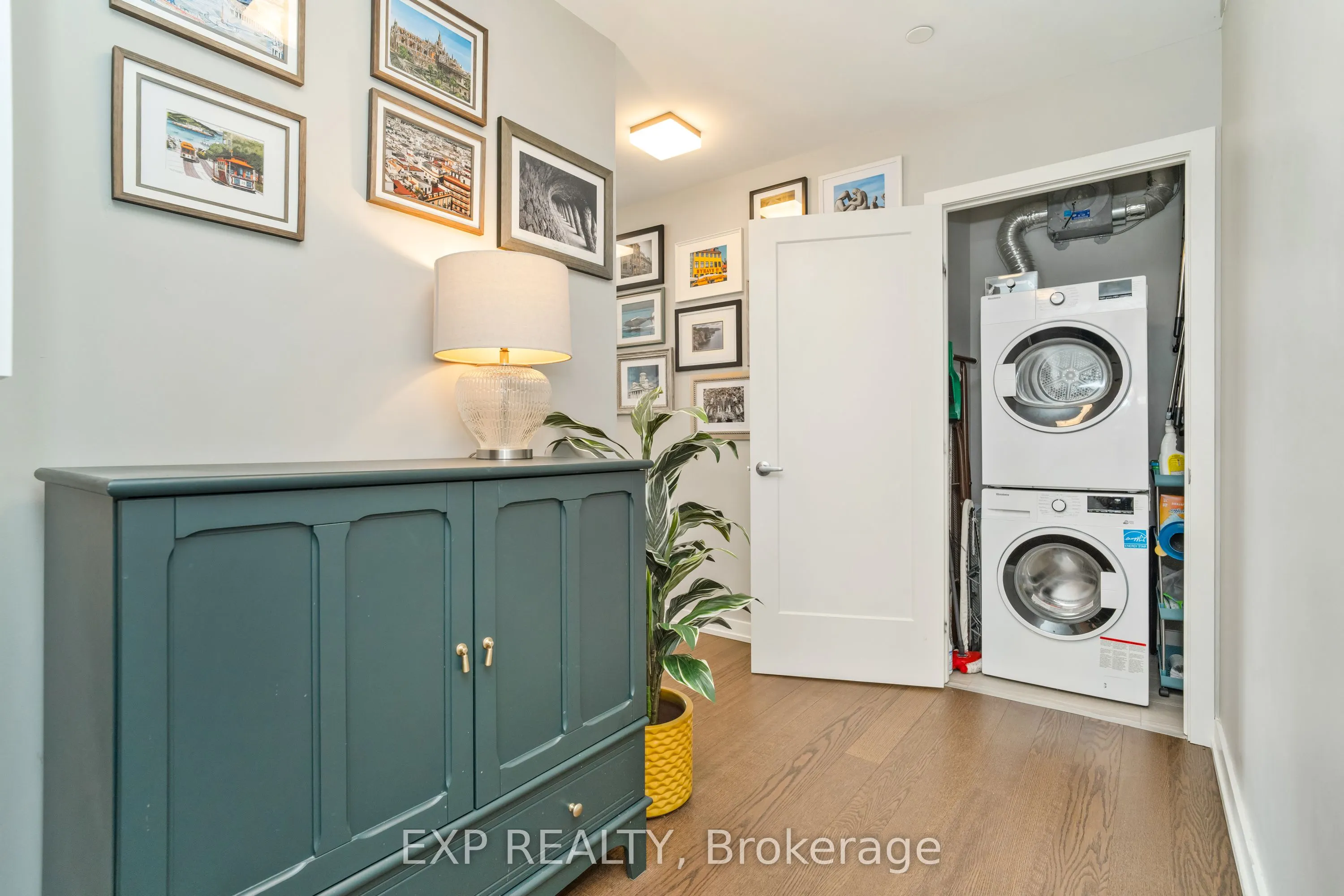 570 De Mazenod Avenue, #209