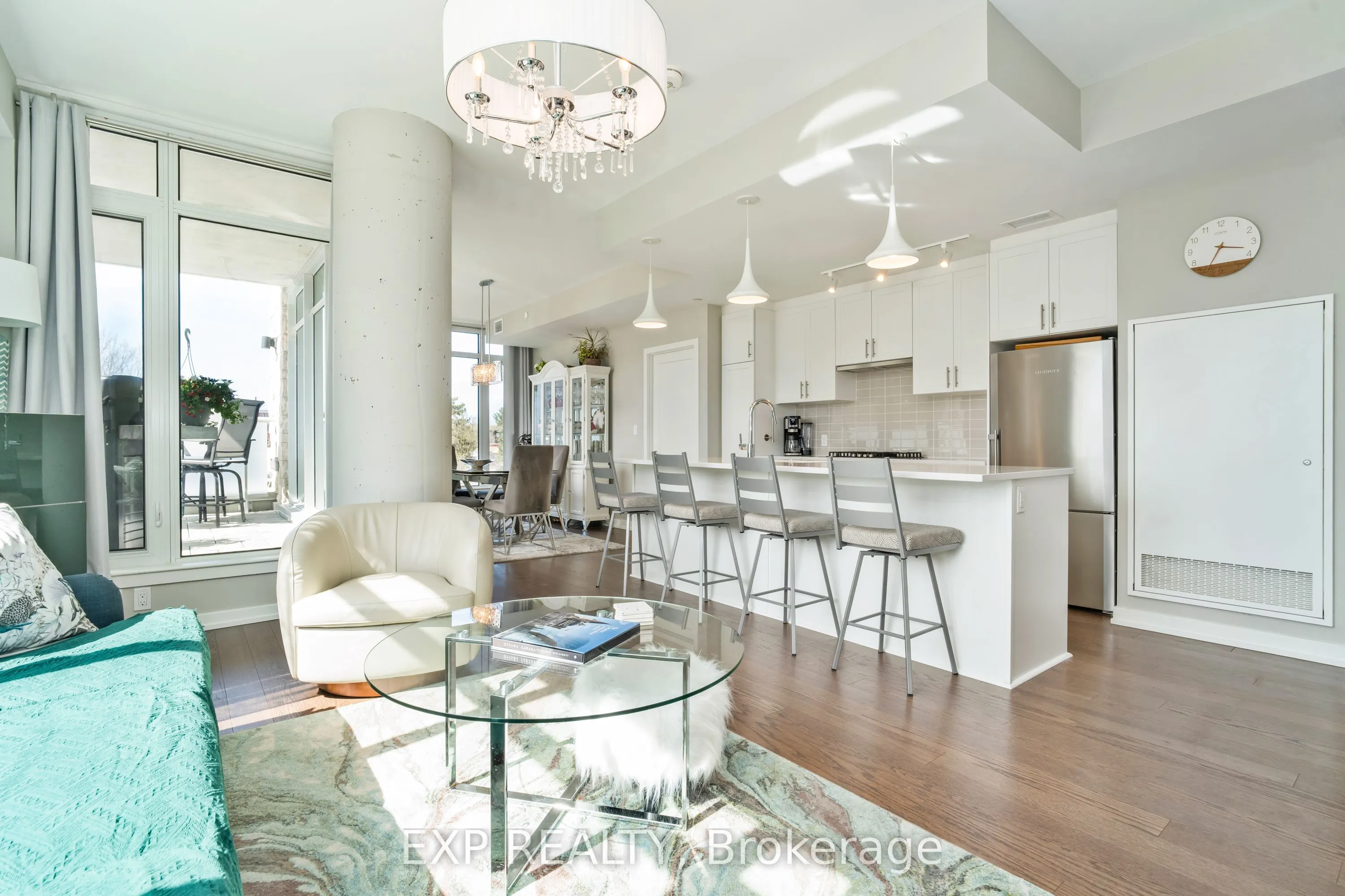 570 De Mazenod Avenue, #209