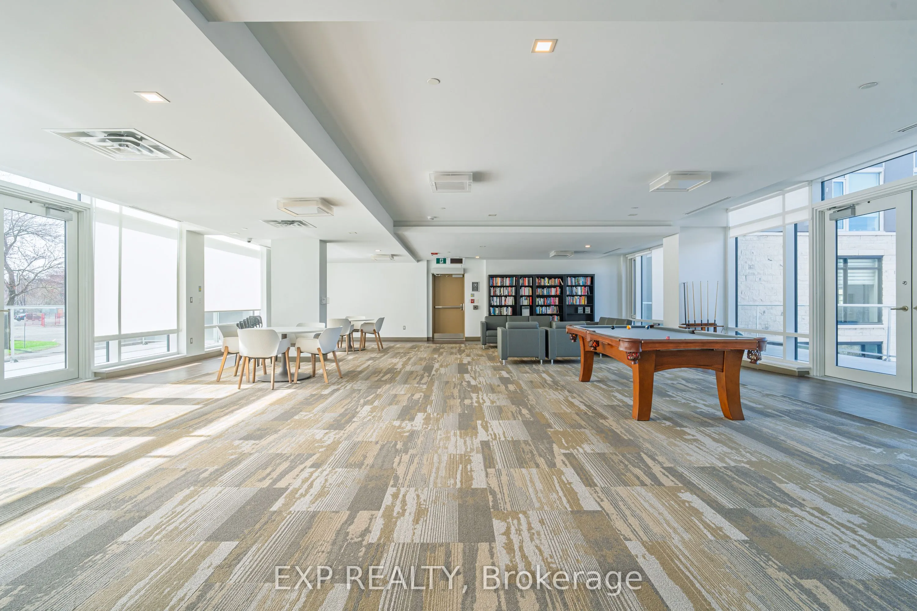 570 De Mazenod Avenue, #209