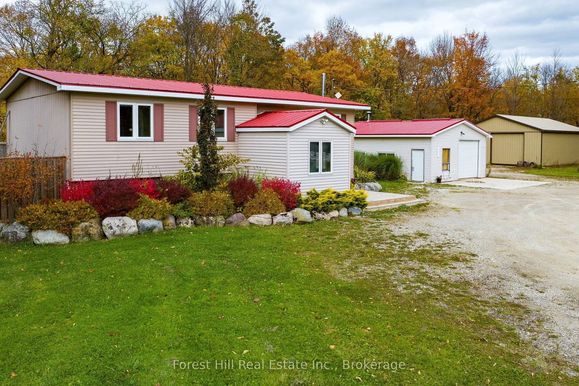 587317 9th Side Road