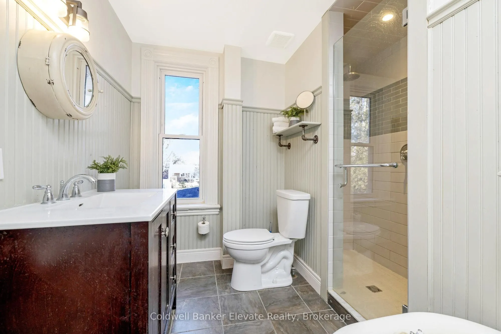 87 Trafalgar Road N