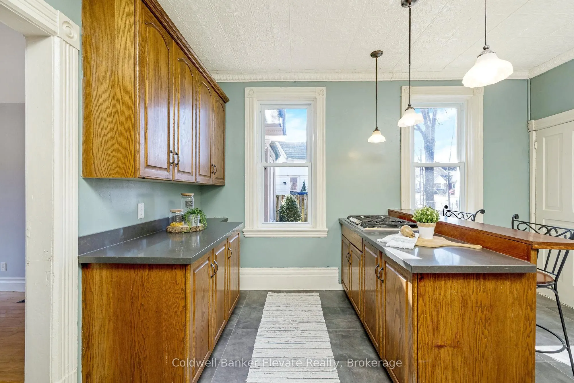 87 Trafalgar Road N