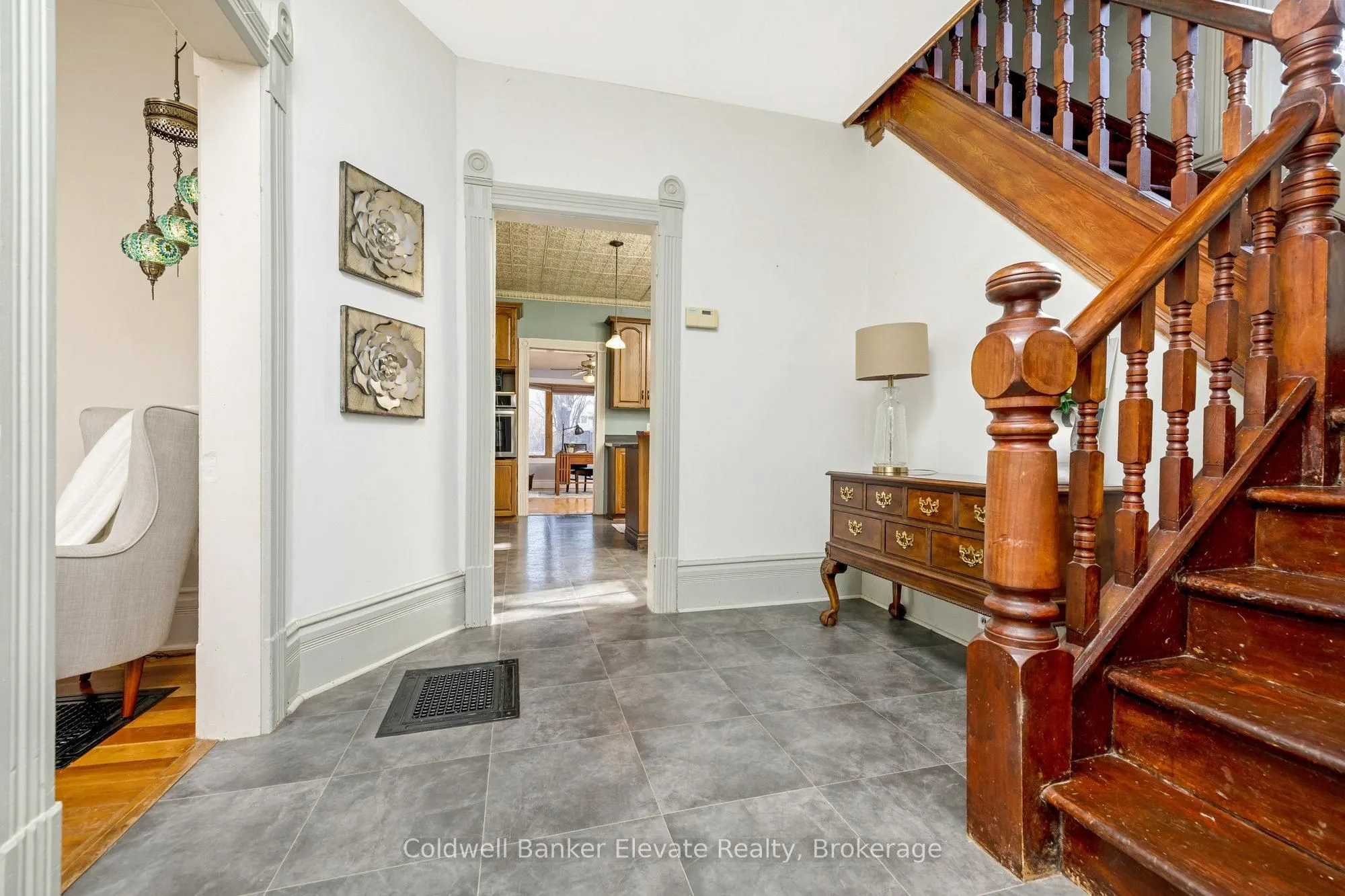 87 Trafalgar Road N