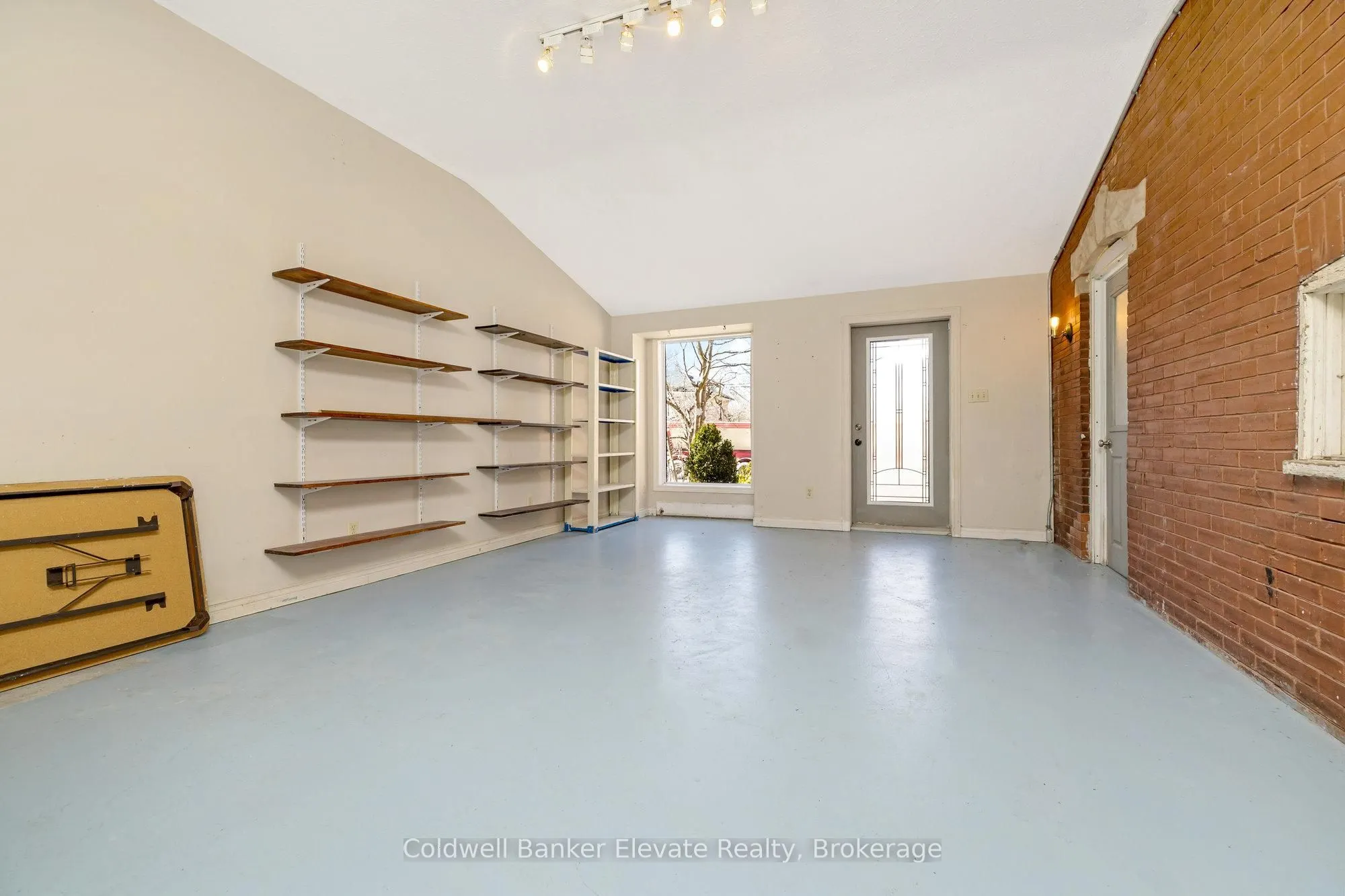 87 Trafalgar Road N