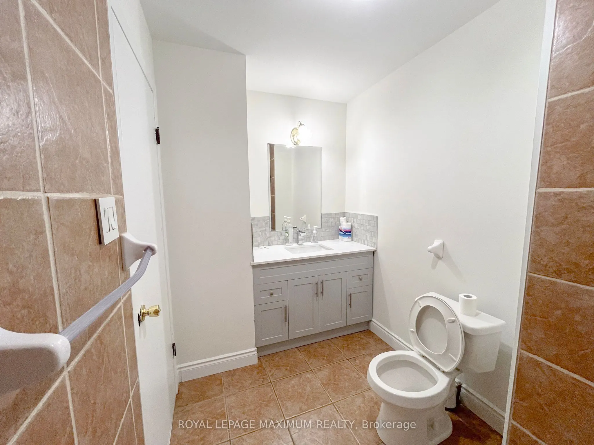231 A Cedarbrae Avenue