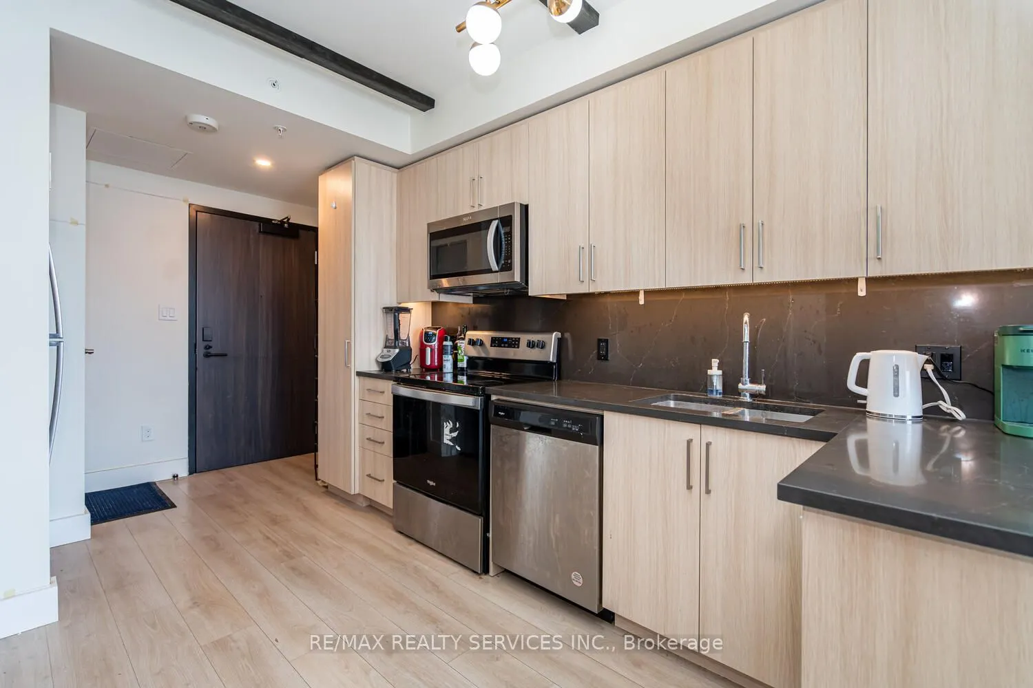 145 Columbia Street, #1736