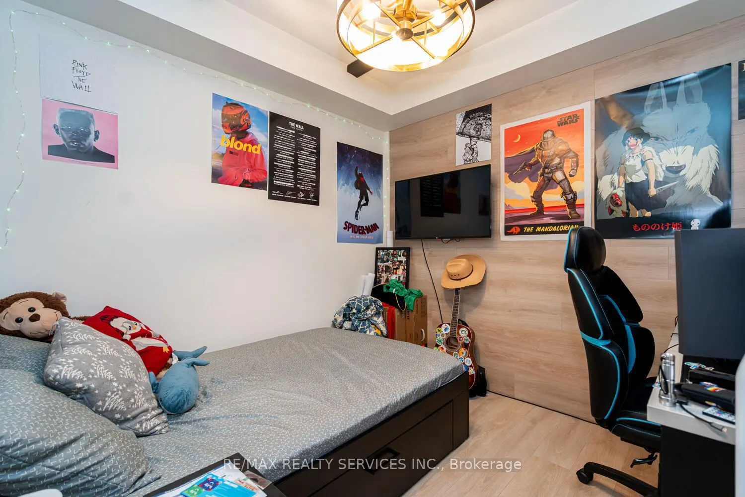 145 Columbia Street, #1736