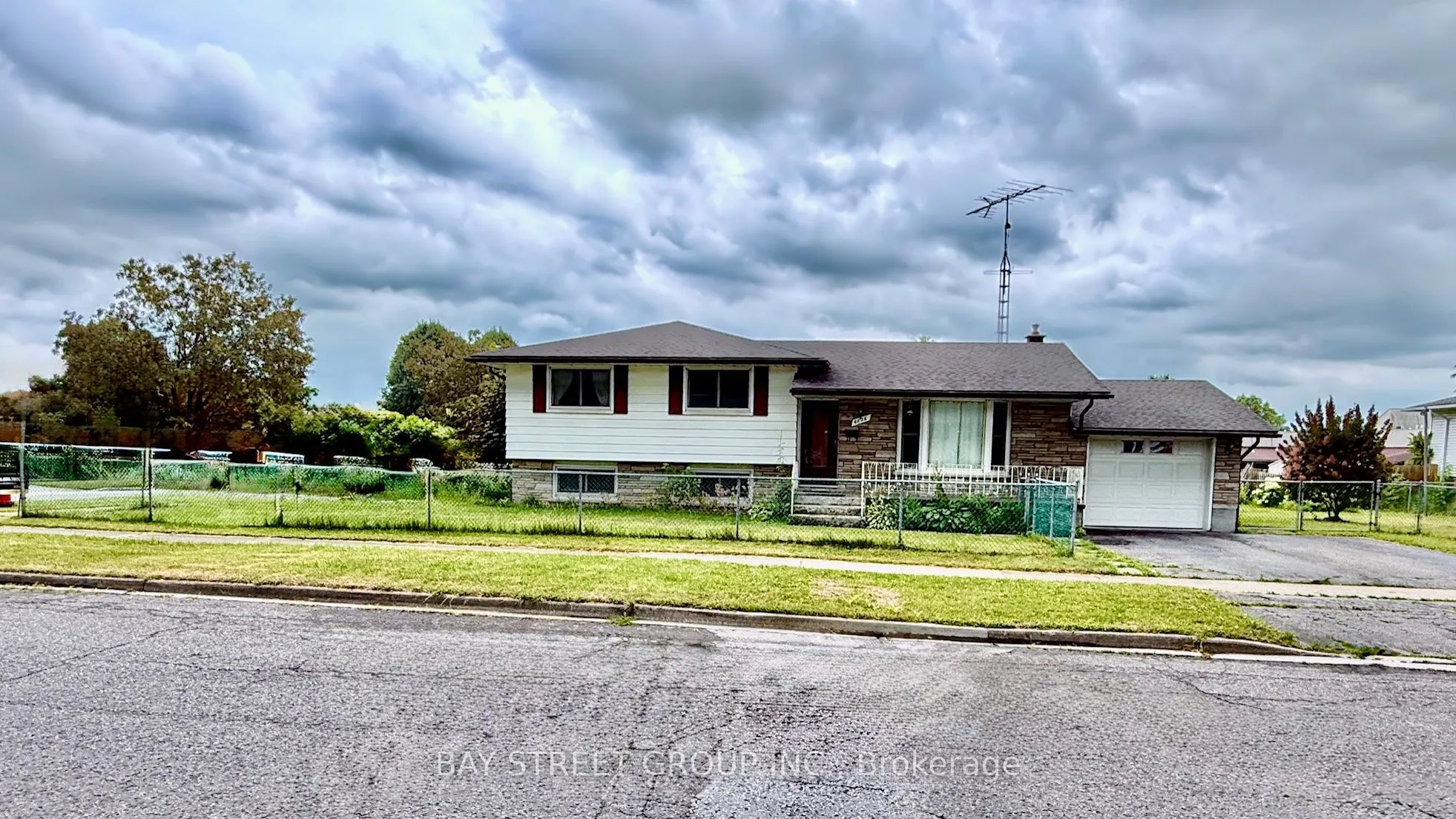 6870 Corwin Crescent