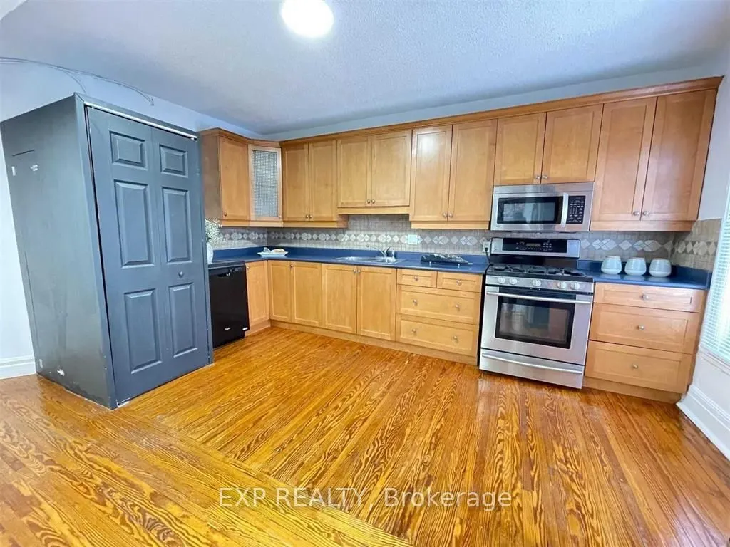 229 Locke Street S